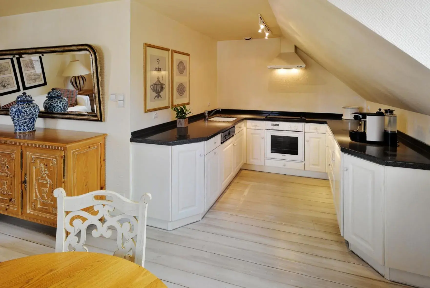 Family Apartment in Chateau De Germigney Family Apartment in Chateau De Germigney