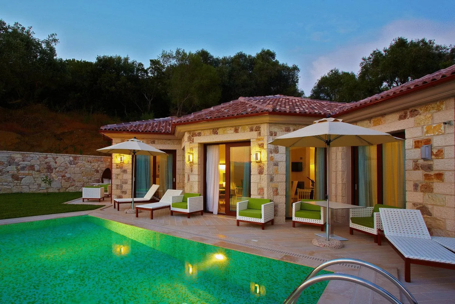 Swimming pool in Salvator Villas & Spa Hotel