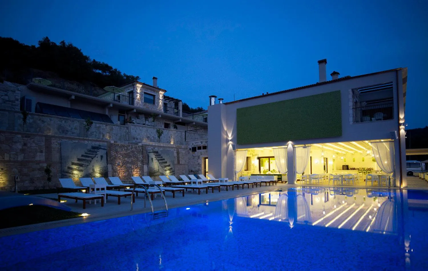 Swimming pool in Salvator Villas & Spa Hotel