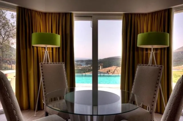 Communal lounge/ TV room in Salvator Villas & Spa Hotel