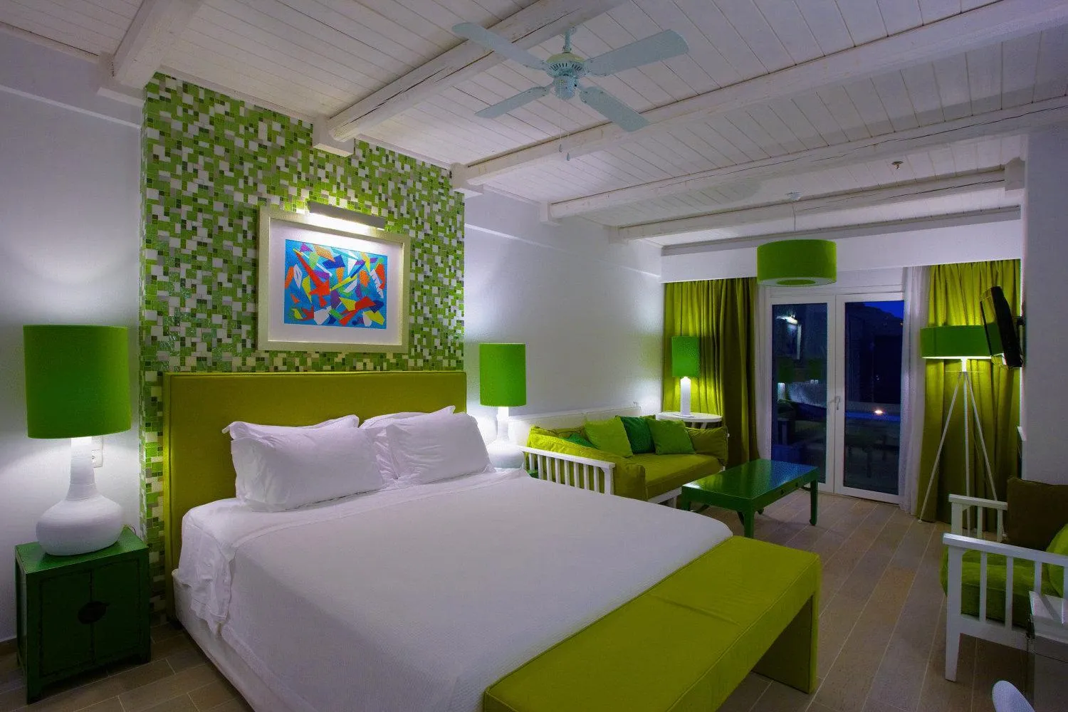 Bed in Salvator Villas & Spa Hotel