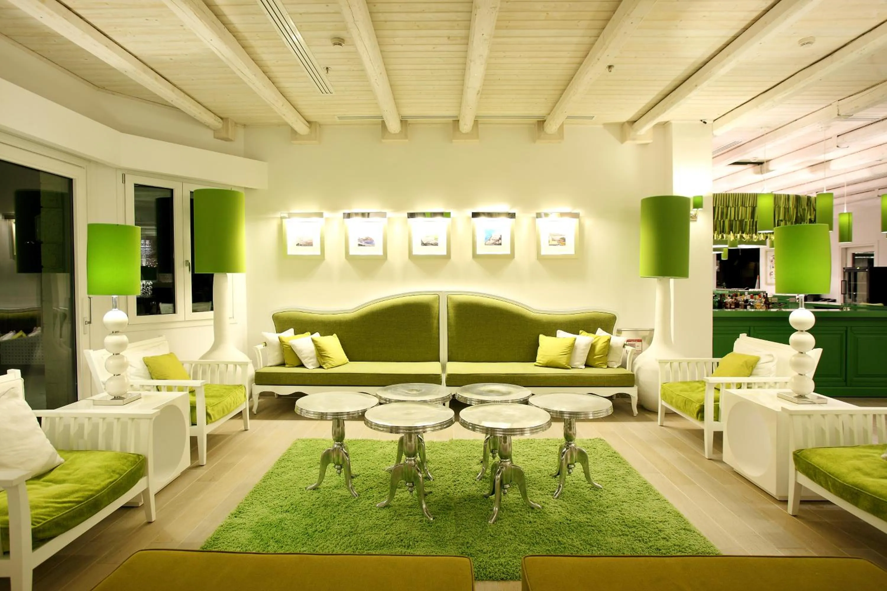 Communal lounge/ TV room in Salvator Villas & Spa Hotel