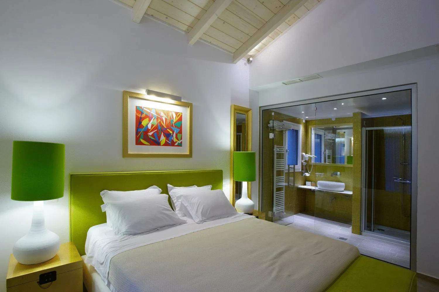 Bed in Salvator Villas & Spa Hotel