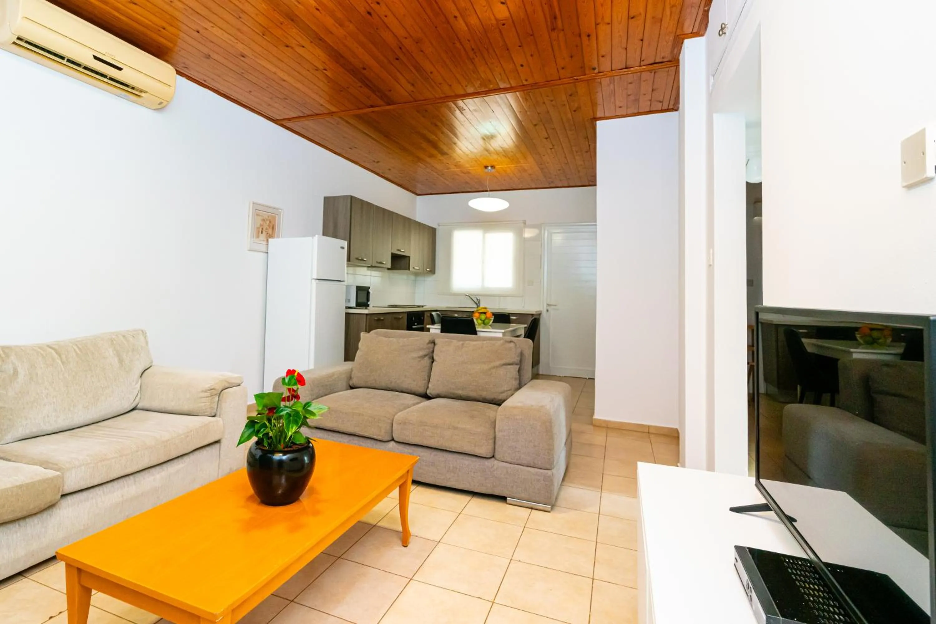 TV and multimedia in Helios Bay Hotel and Suites