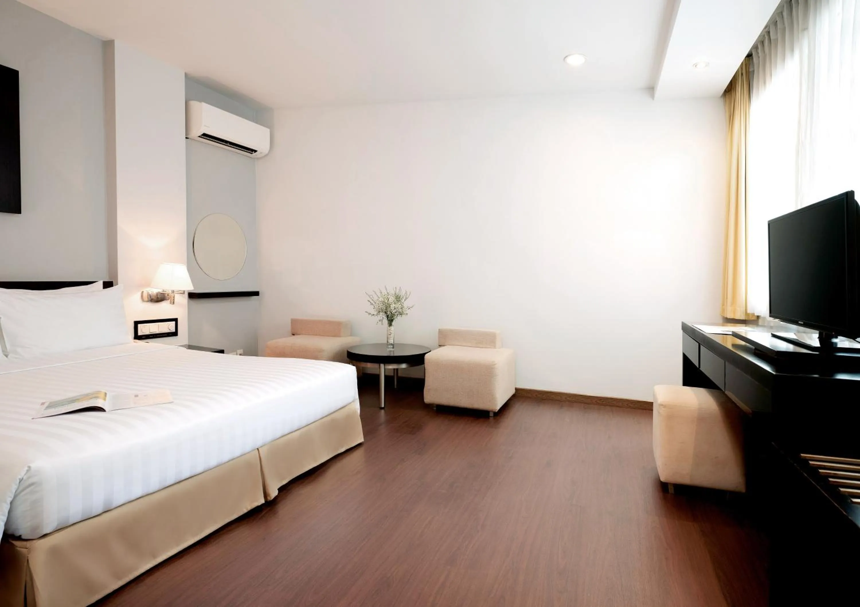 Bedroom, Bed in Palace Hotel Saigon