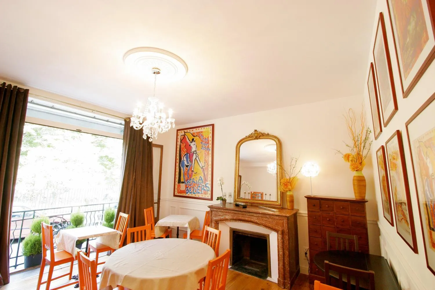 Restaurant/places to eat in Hôtel Des Poètes avec parking sur réservation