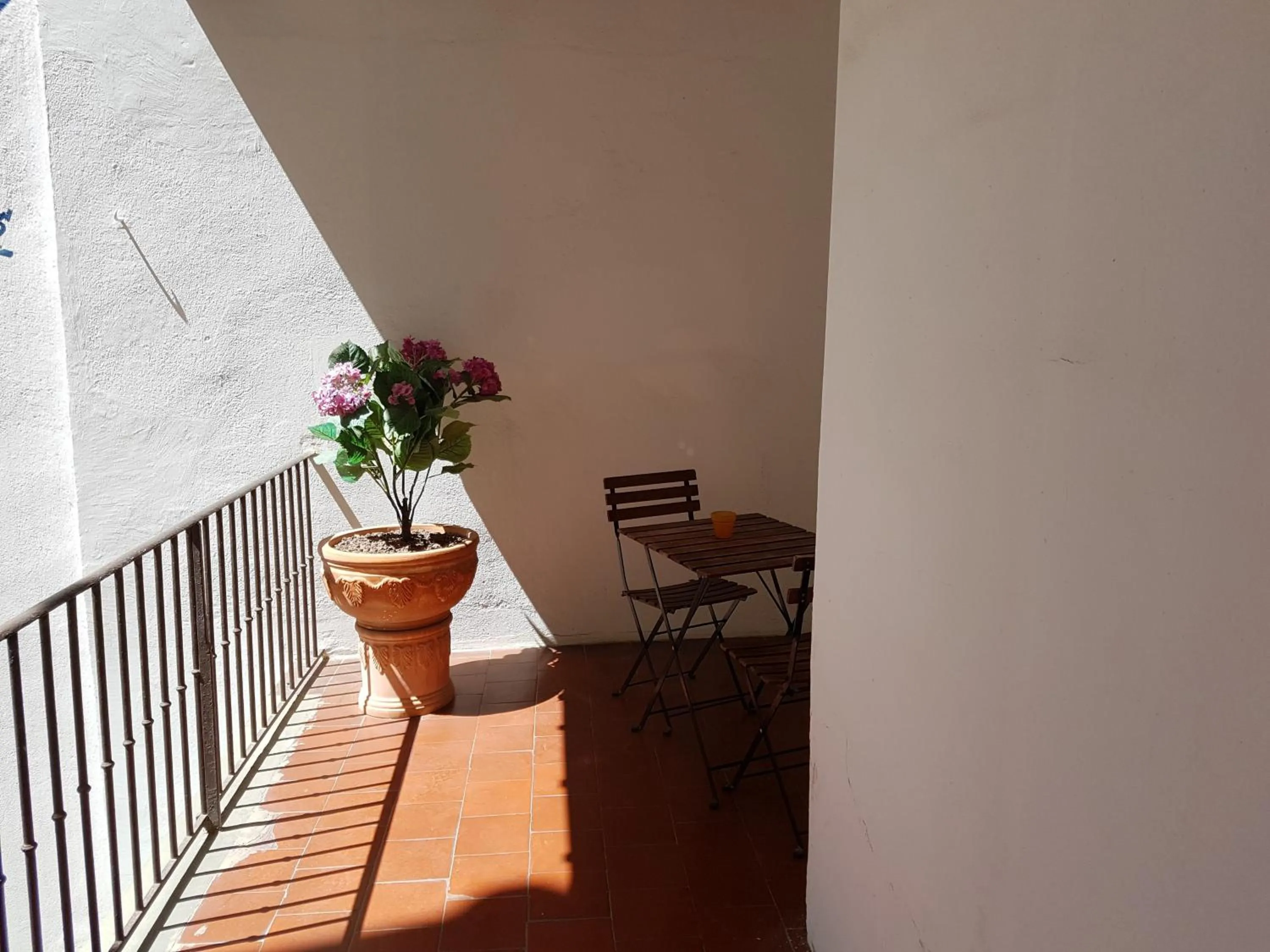 Hôtel Des Poètes avec parking sur réservation