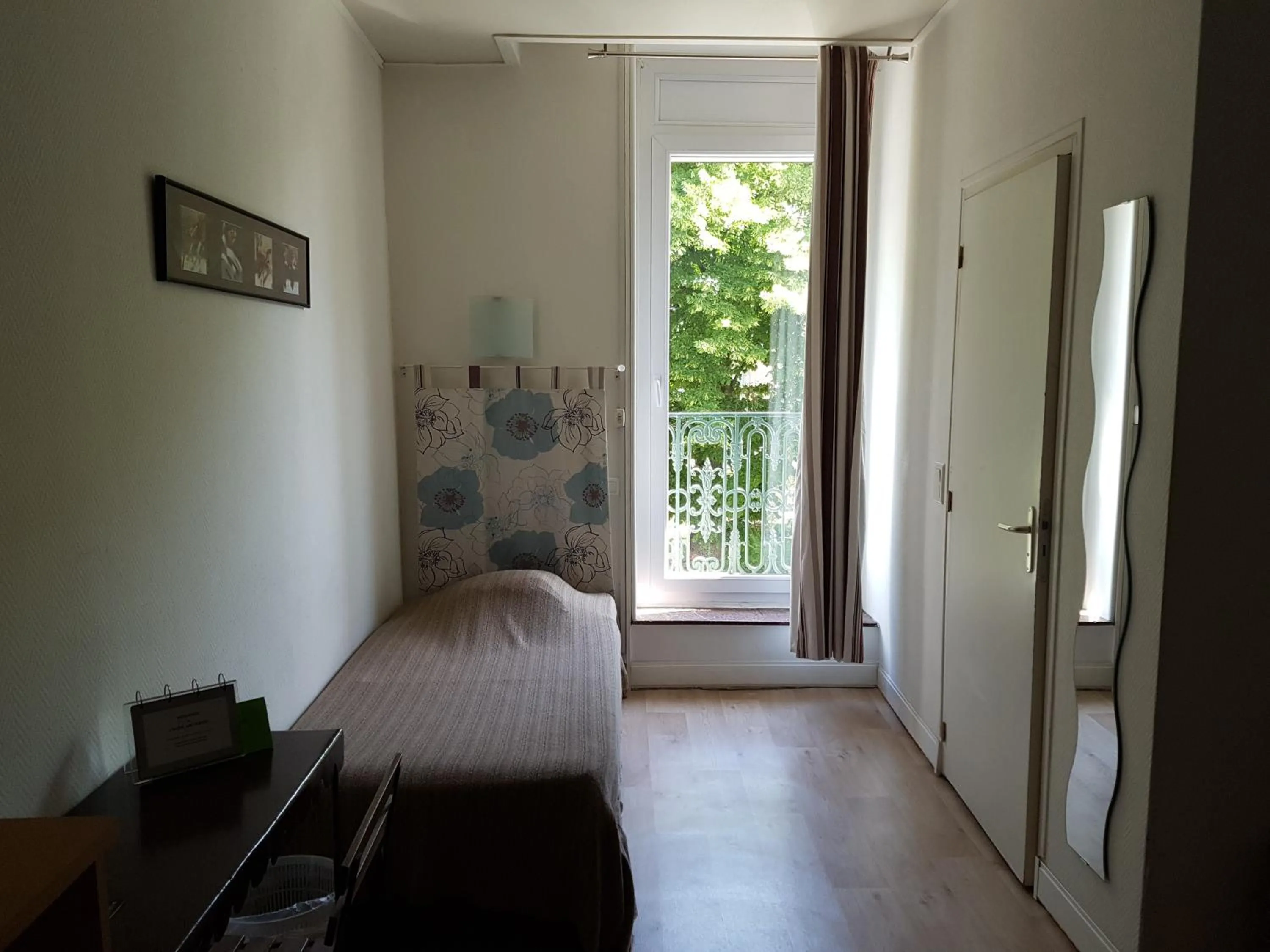 Bed in Hôtel Des Poètes avec parking sur réservation