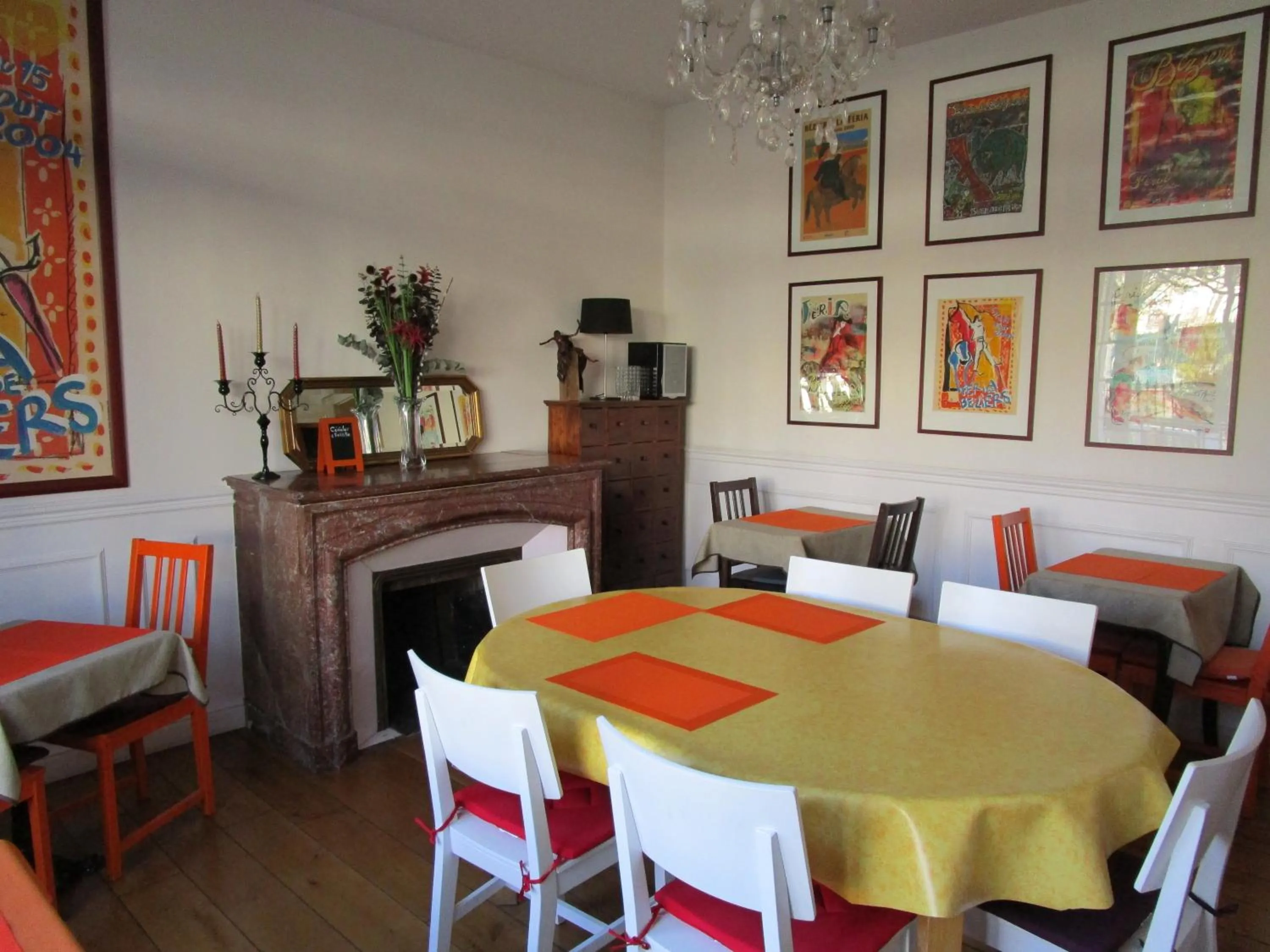 Restaurant/places to eat in Hôtel Des Poètes avec parking sur réservation