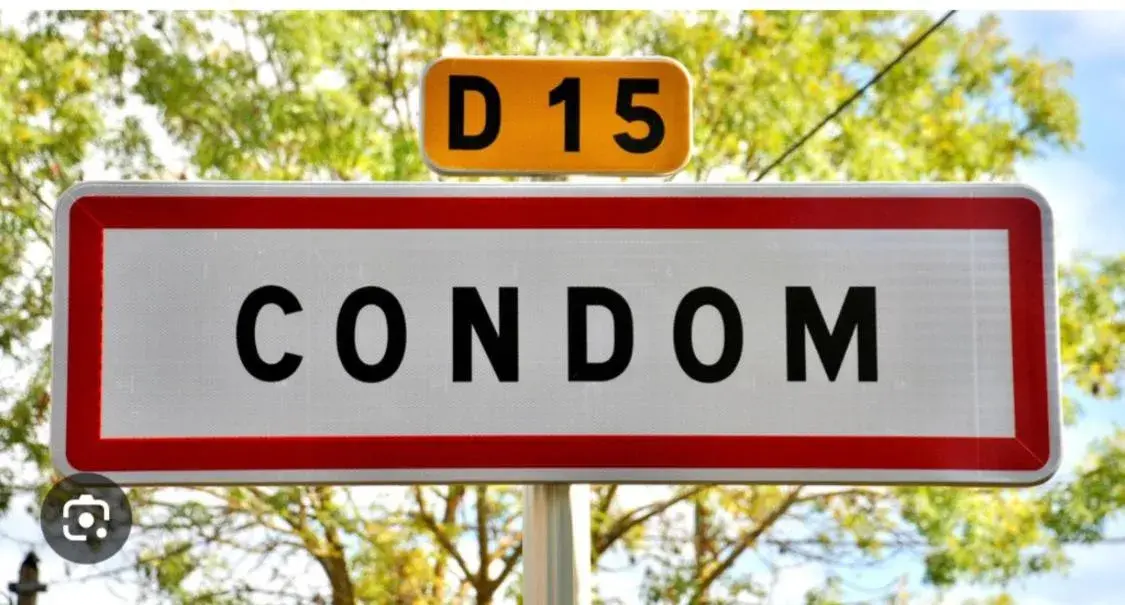 Twin Room in " Venez DormiR Chez Nous " #Condom#Gascogne#d'Artagnan#Armagnac#Le Bonheur est dans le GERS Twin Room in " Venez DormiR Chez Nous " #Condom#Gascogne#d'Artagnan#Armagnac#Le Bonheur est dans le GERS