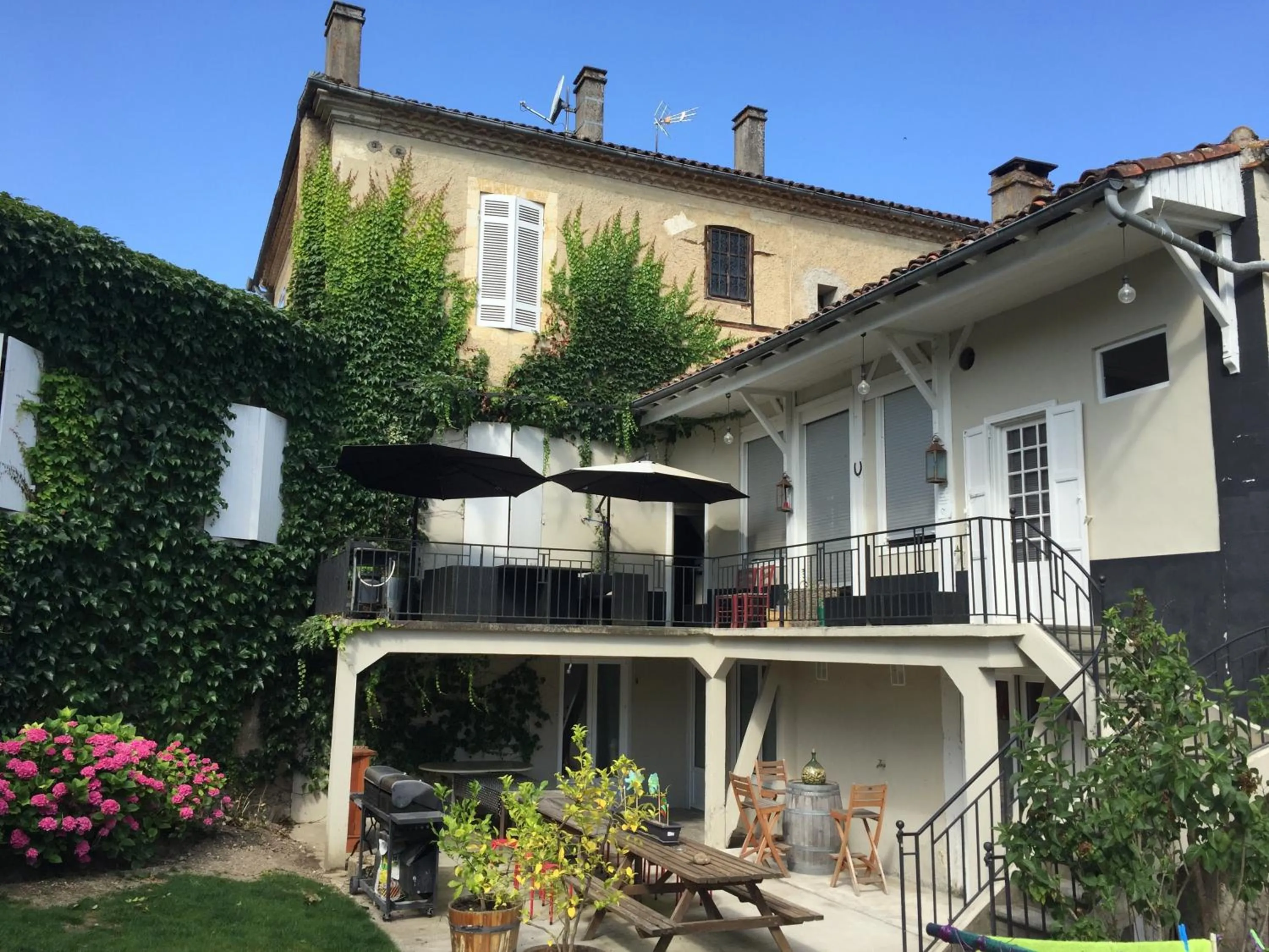 Patio in " Venez DormiR Chez Nous " #Condom#Gascogne#d'Artagnan#Armagnac#Le Bonheur est dans le GERS