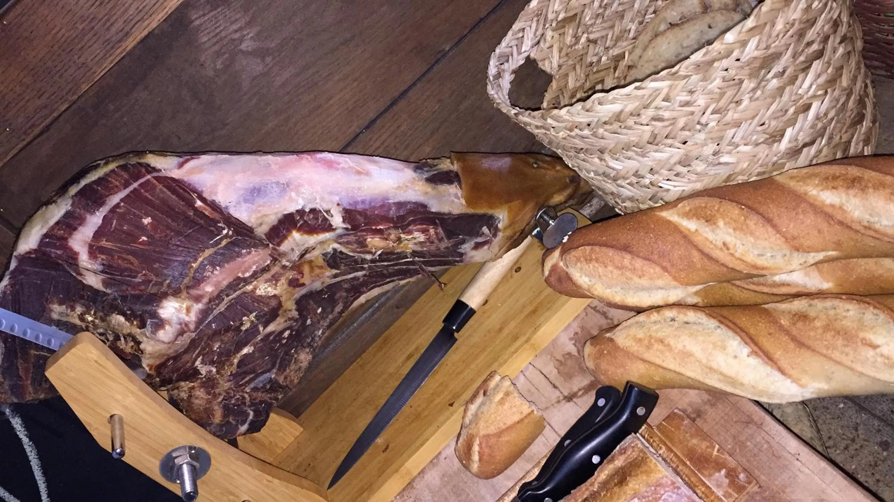 " Venez DormiR Chez Nous " #Condom#Gascogne#d'Artagnan#Armagnac#Le Bonheur est dans le GERS