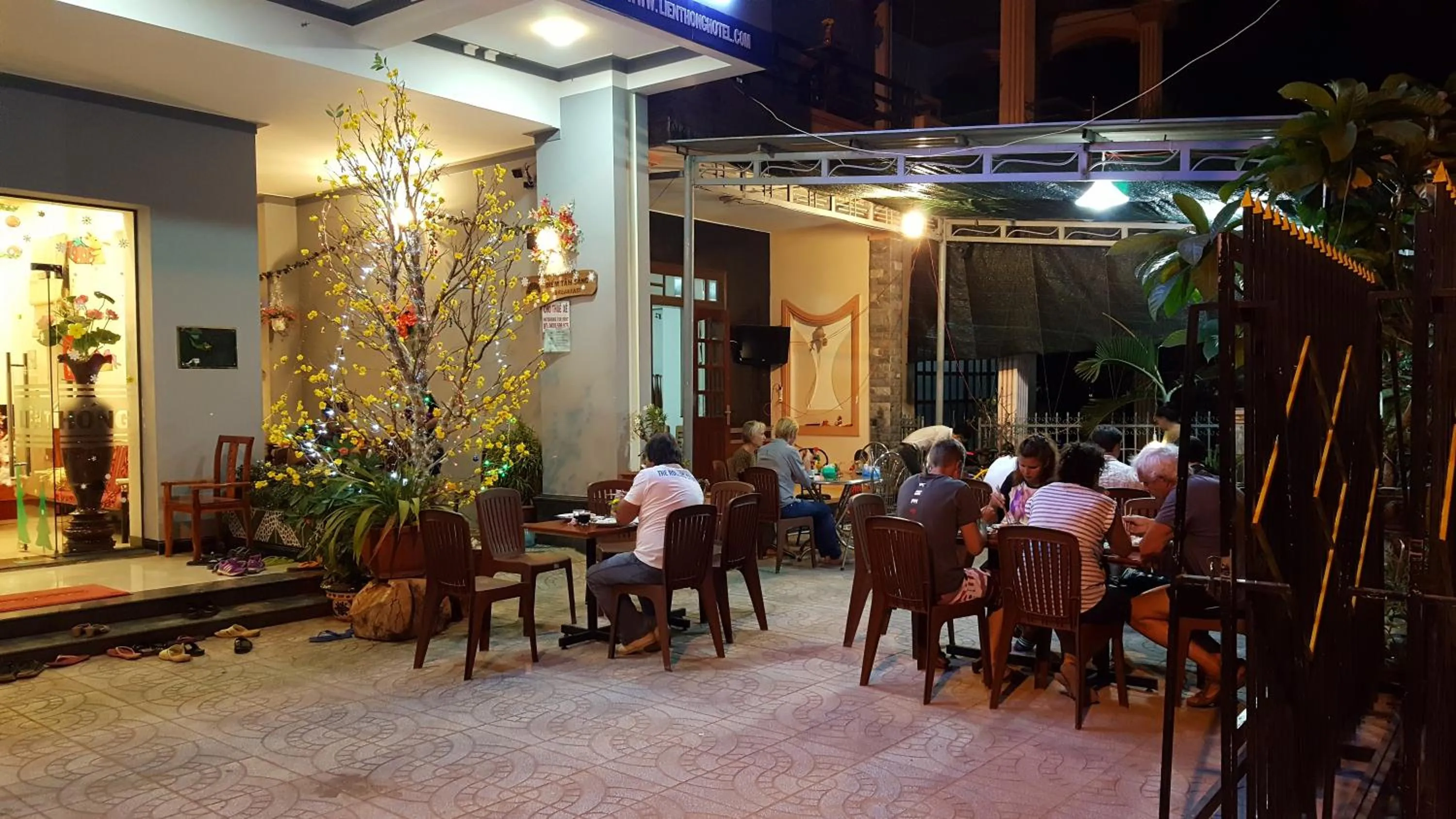 Seating area in Lien Thong Hotel