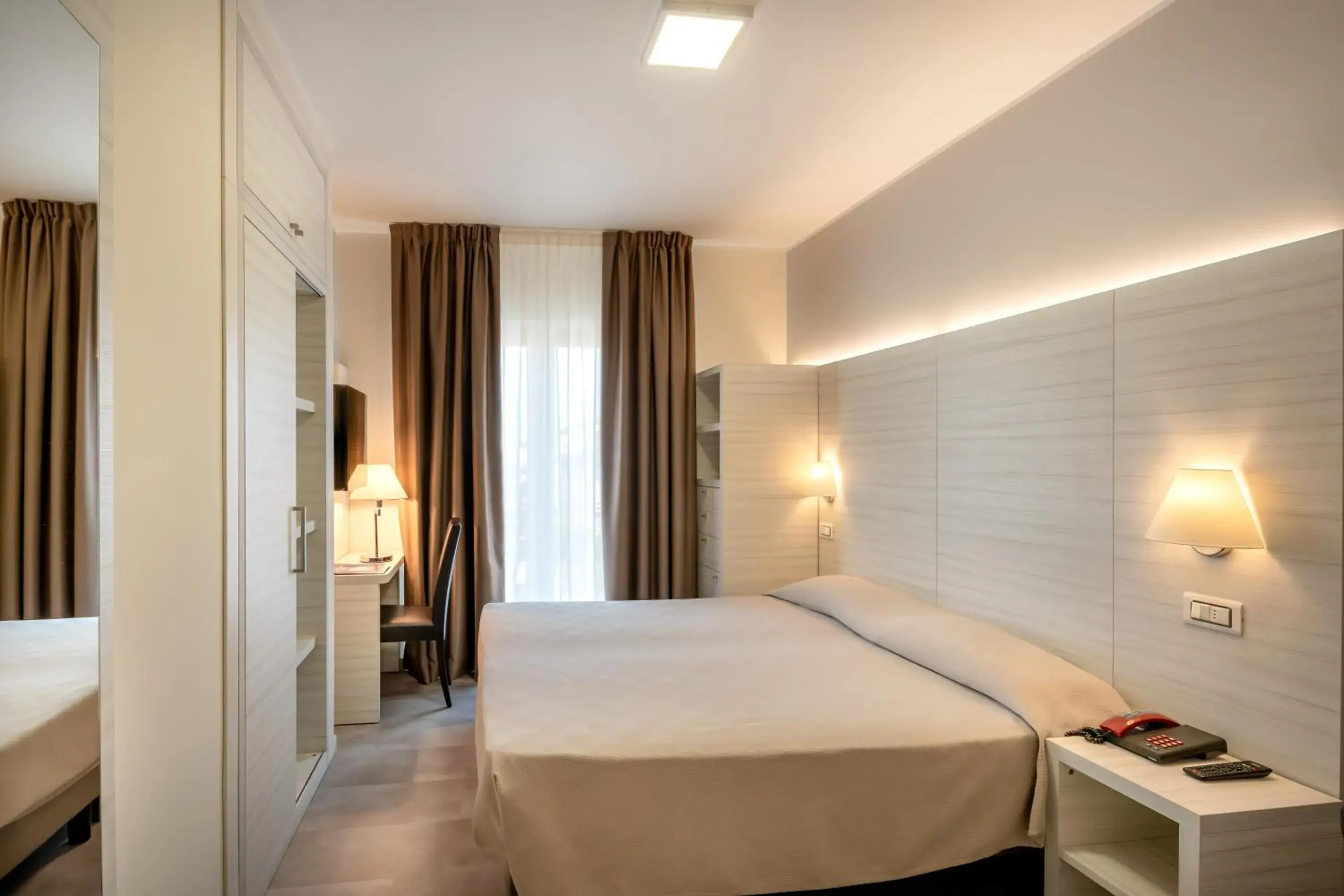 Classic Double or Twin Room in Hotel Marco Polo Classic Double or Twin Room in Hotel Marco Polo