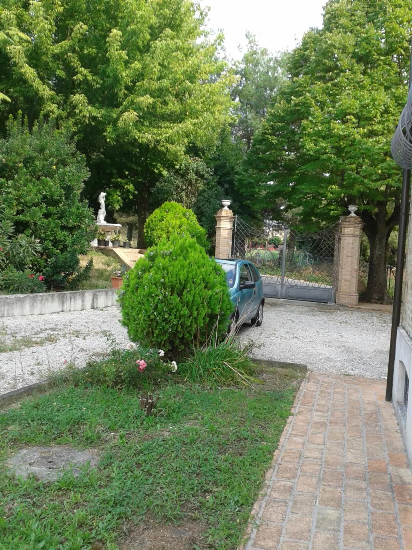 Garden in B&B bread and fantasy