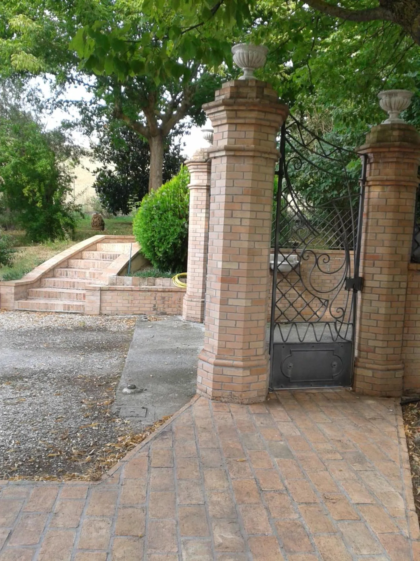Facade/entrance in B&B bread and fantasy
