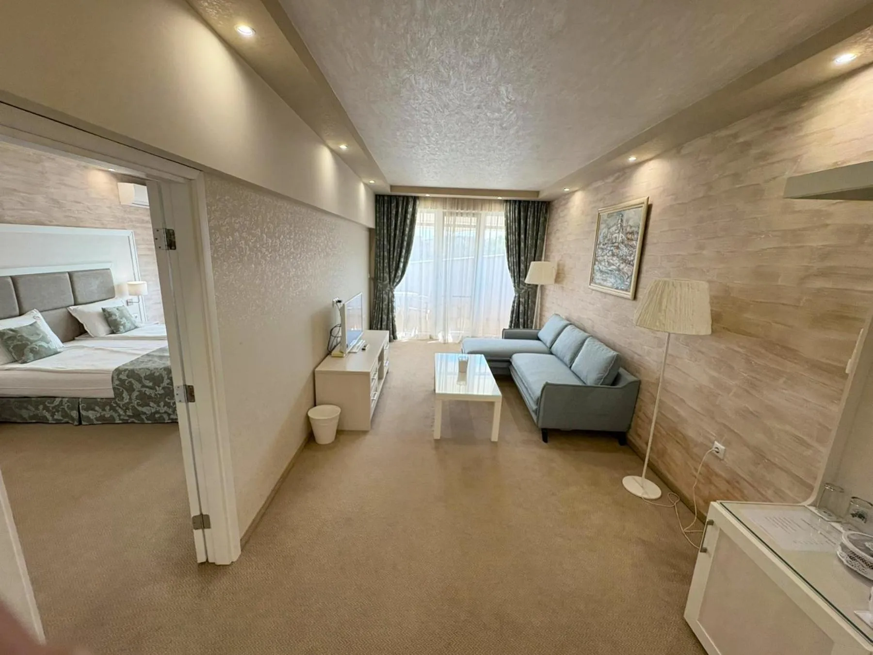 Living room, Bed in Siena Palace