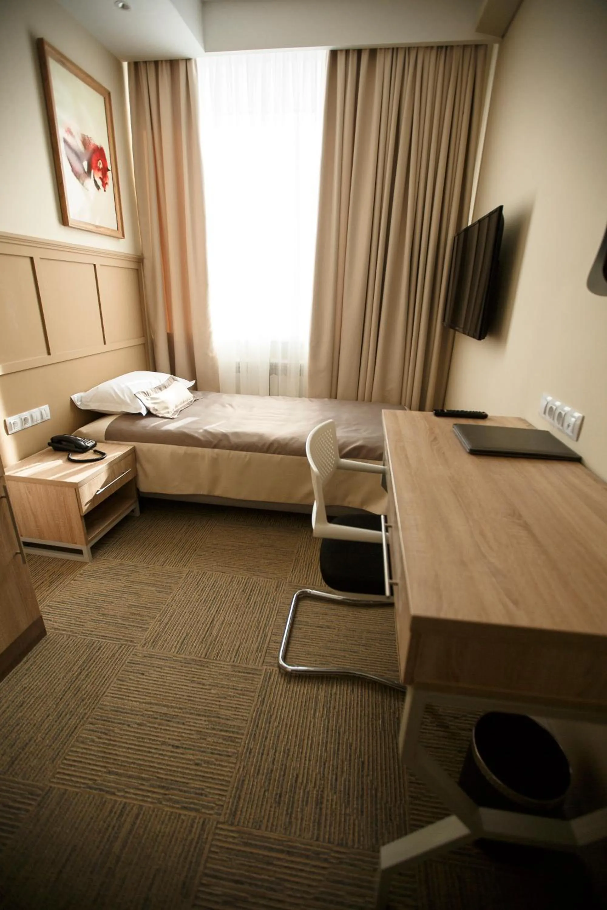 Single Room in GREEN Which Hotel