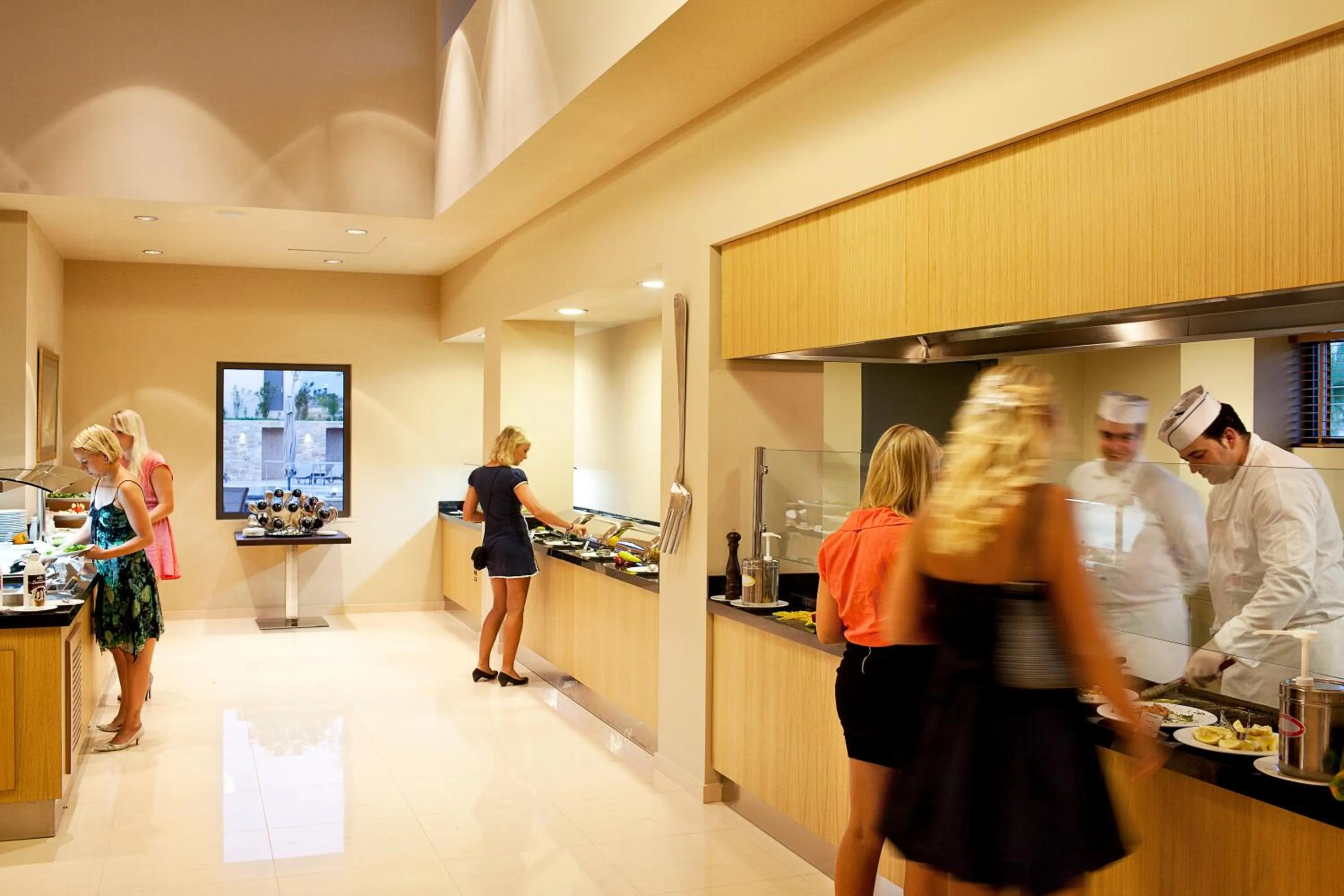 Restaurant/places to eat in Apollonion Asterias Resort and Spa