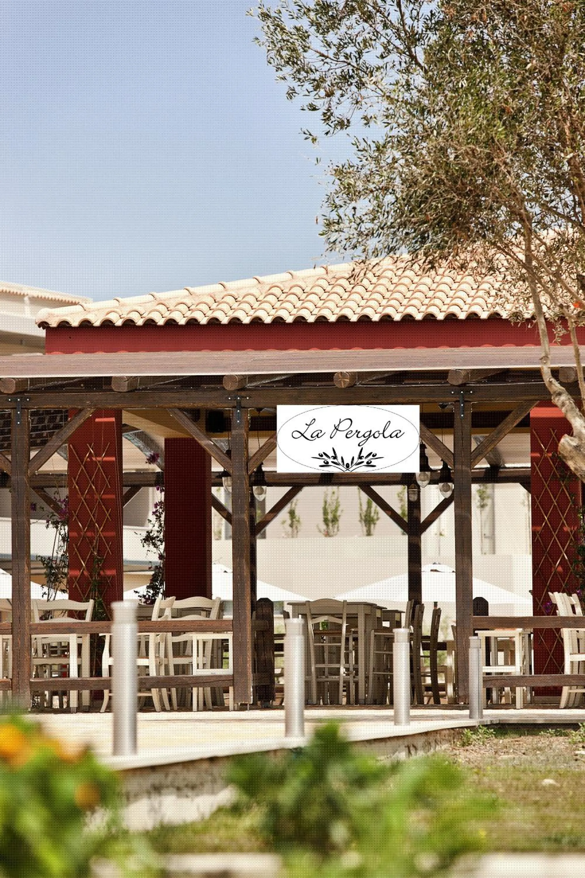 Restaurant/places to eat in Apollonion Asterias Resort and Spa