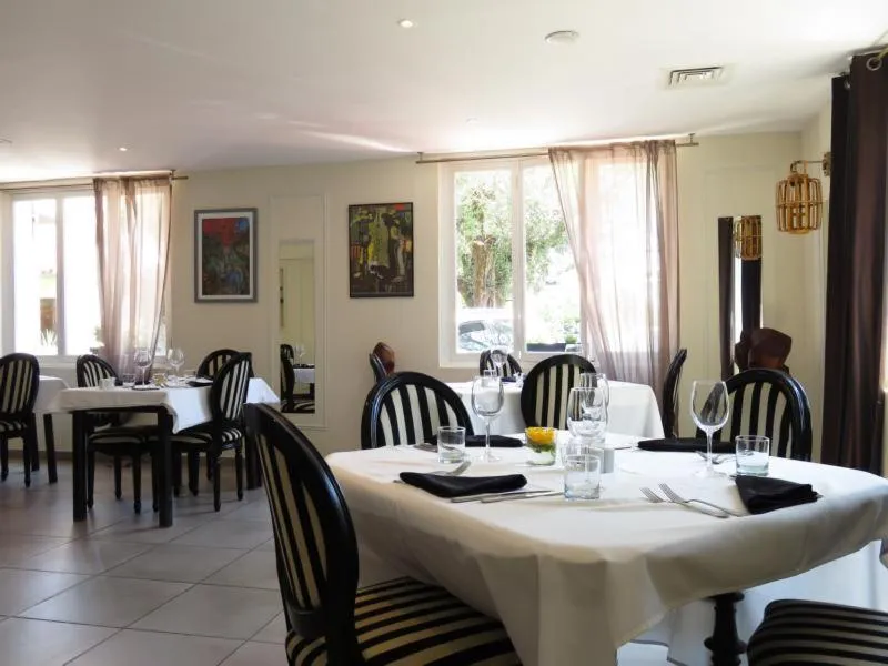 Restaurant/places to eat in Hotel mon Soleil