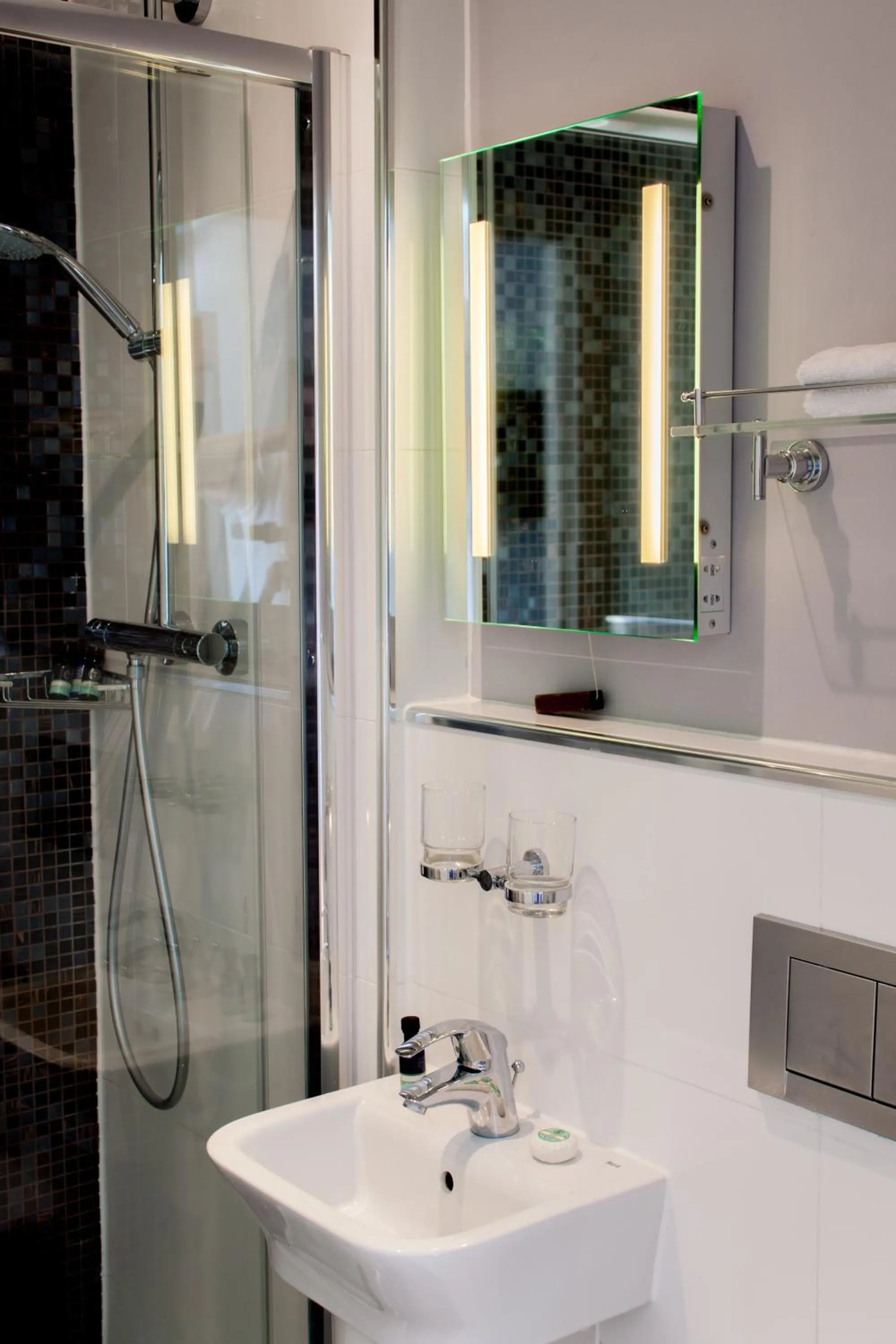 Shower in The Salutation Inn