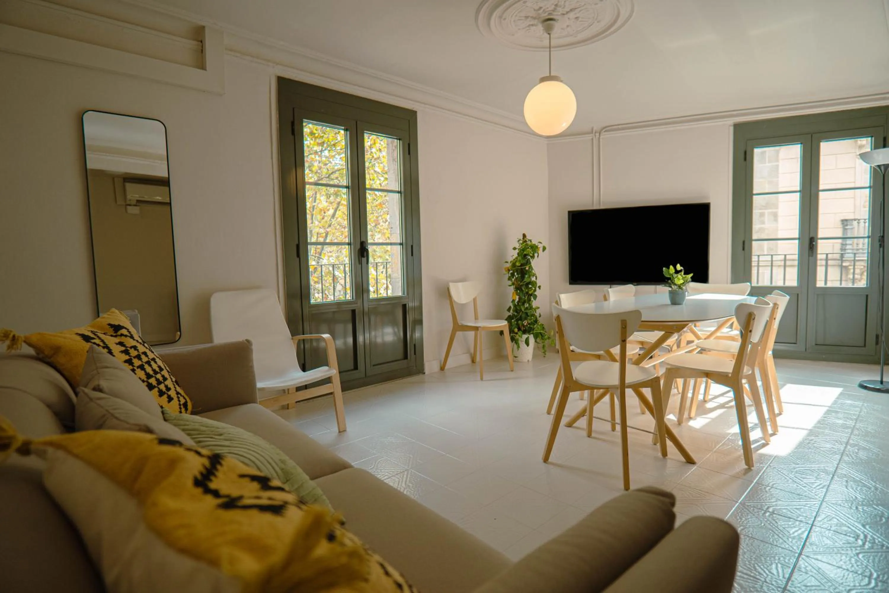 TV and multimedia in Smartr Barcelona Ramblas