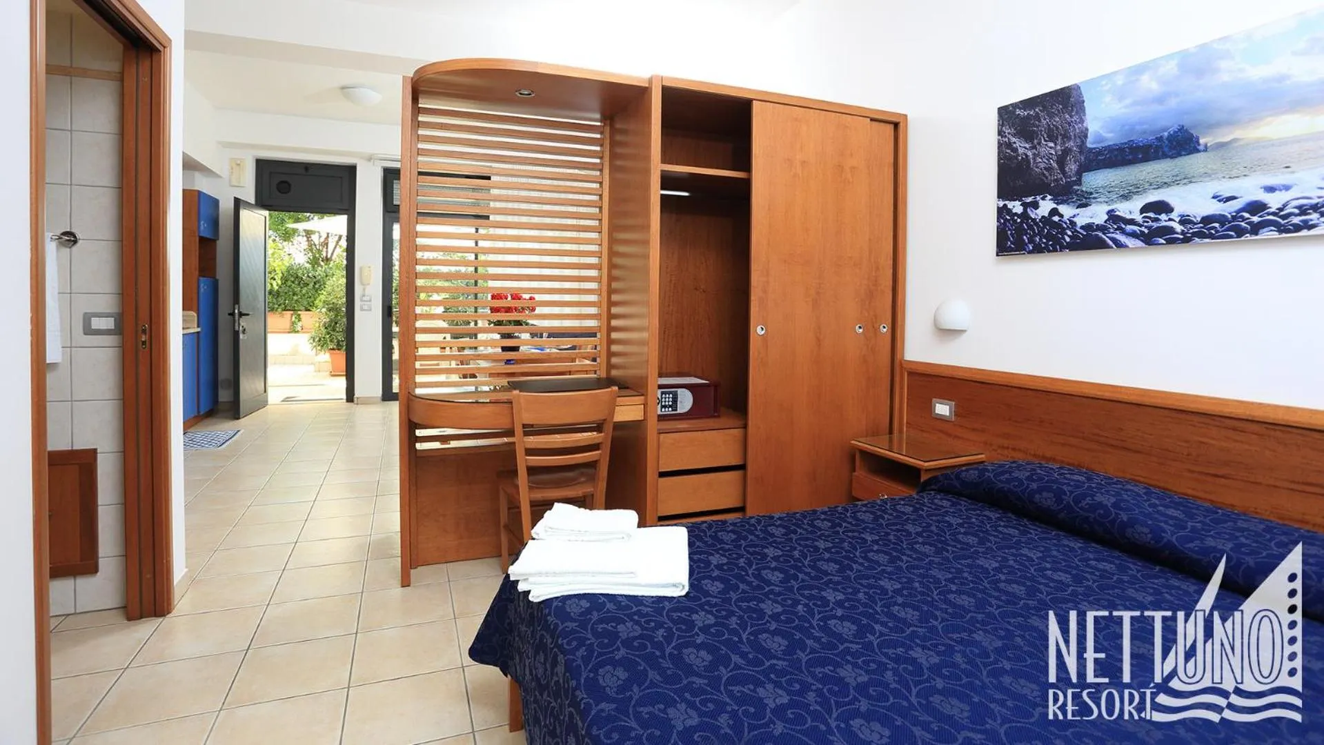 Bedroom, Bed in Nettuno Resort