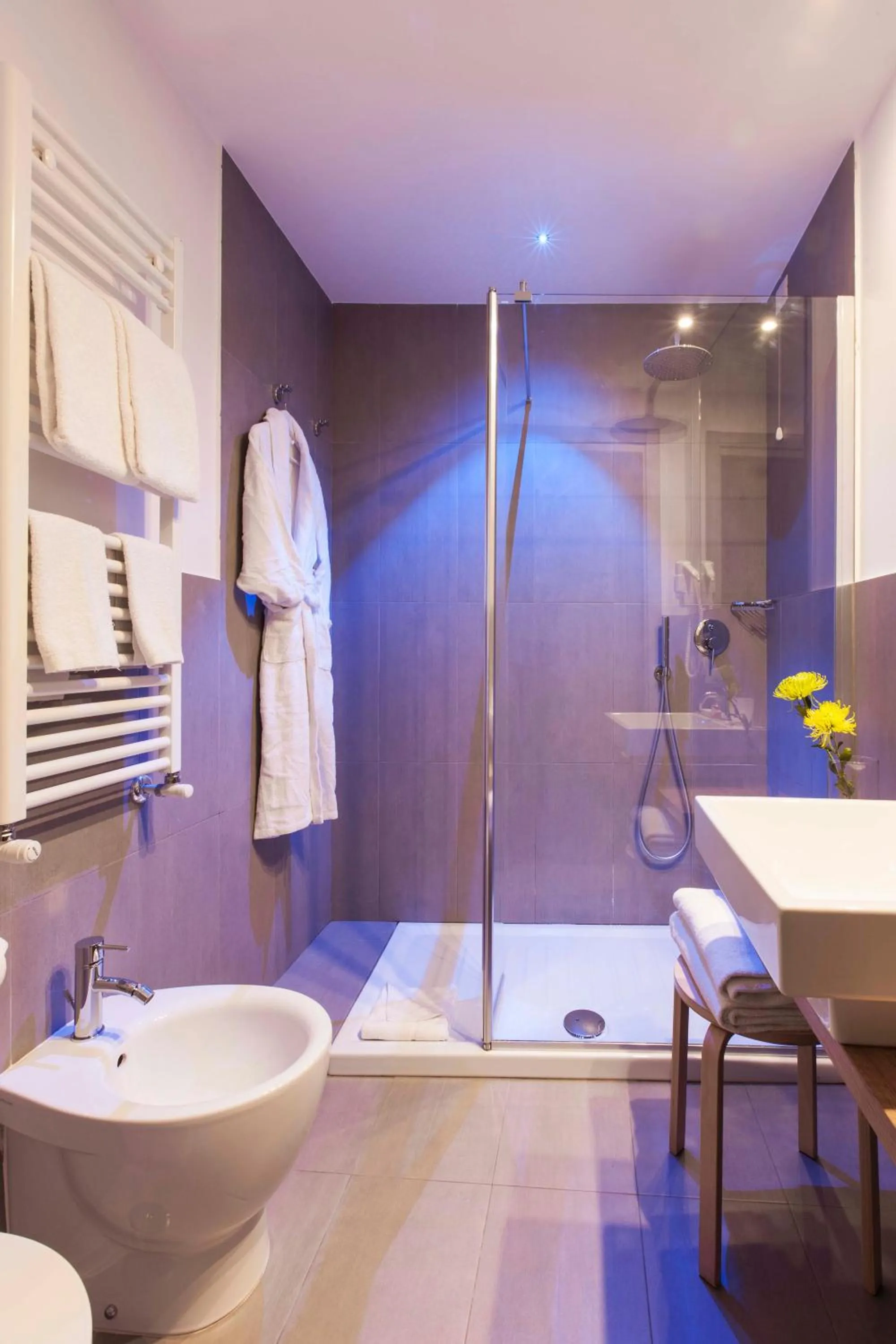 Shower in Giuturna Boutique Hotel