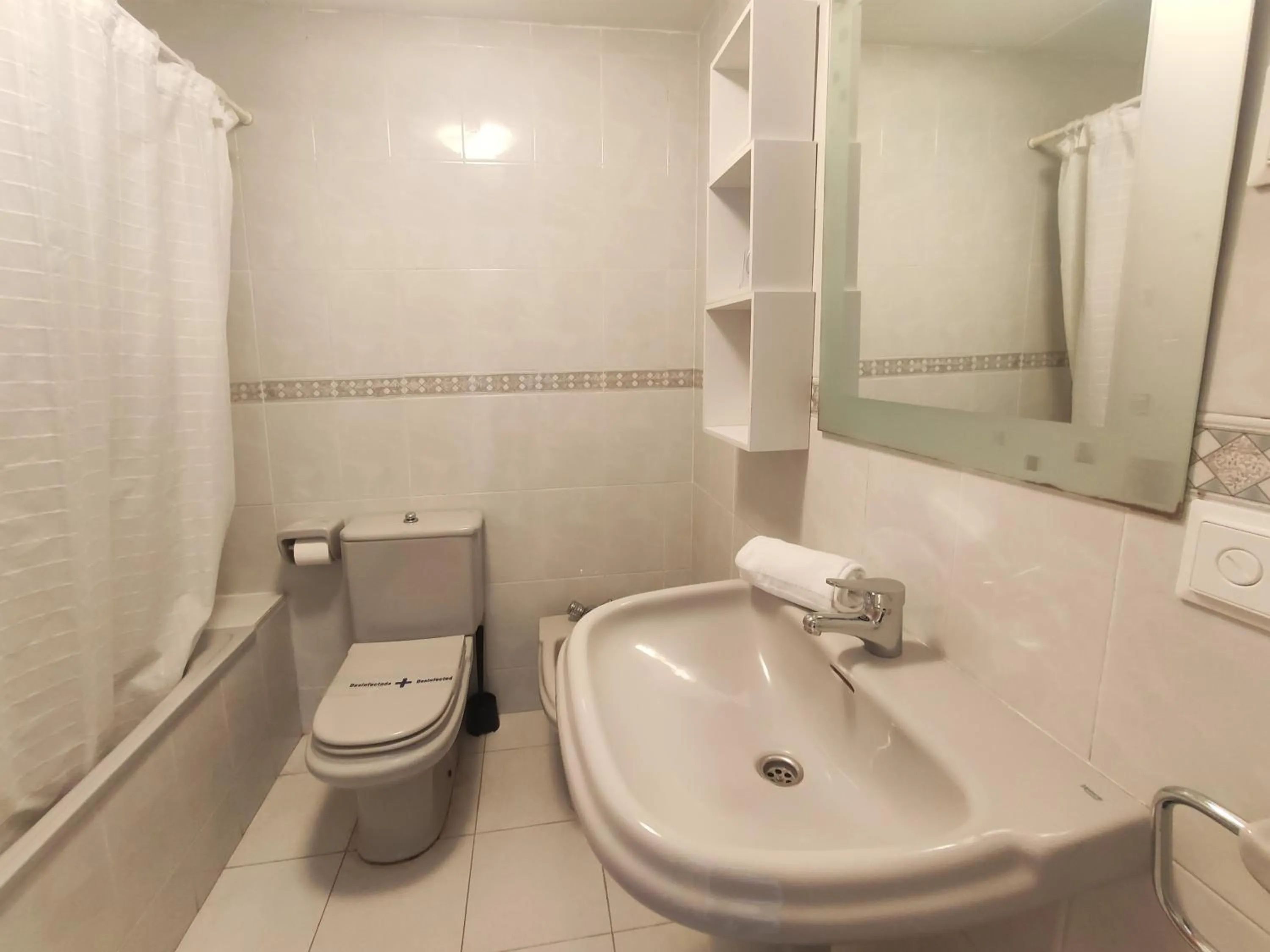 Toilet in Apartamentos Surfing 3000