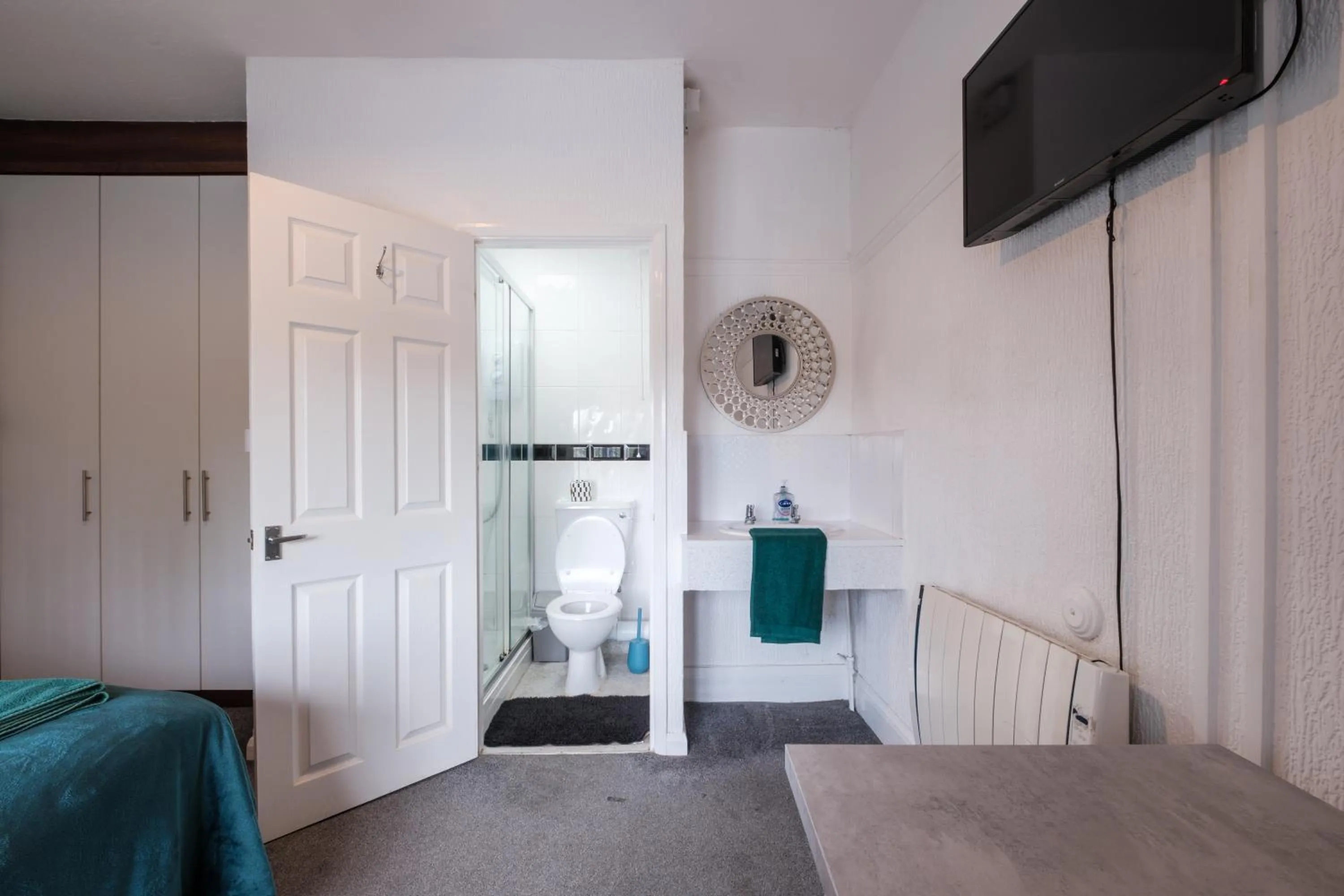 Bedroom, Bed in OYO The Pickering Park Hotel