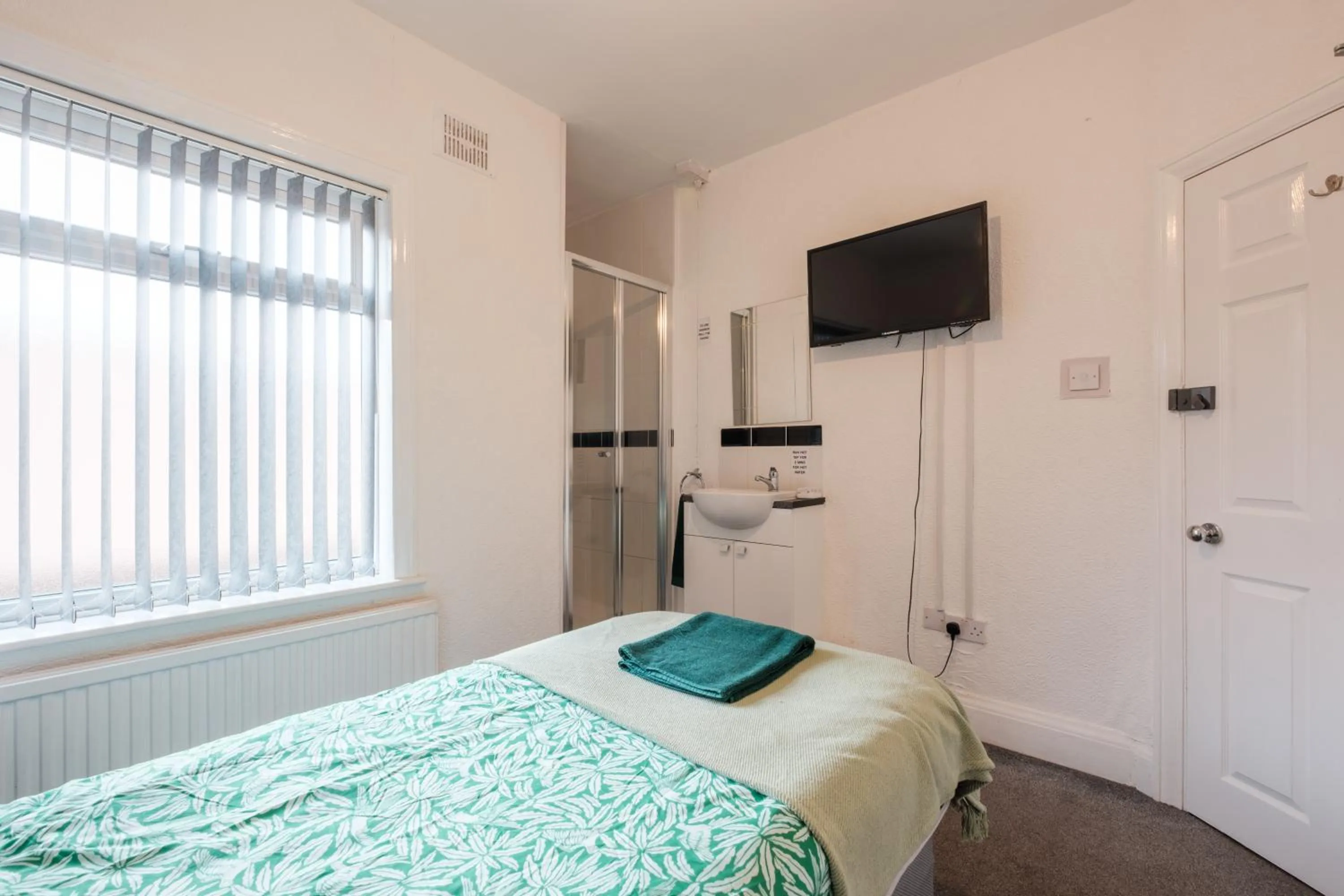 Bedroom, Bed in OYO The Pickering Park Hotel