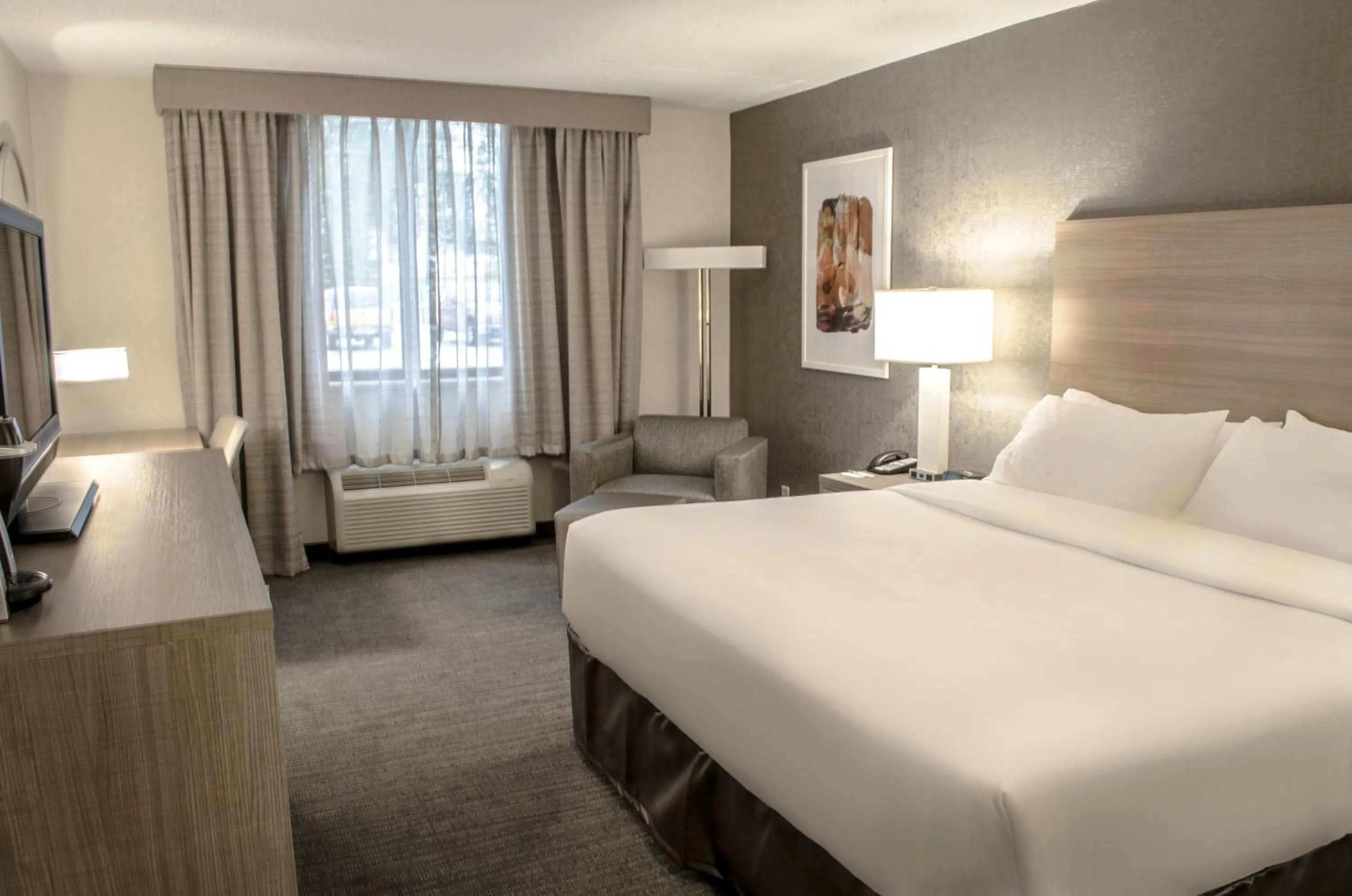 Photo of the whole room, Bed in Holiday Inn Fargo by IHG