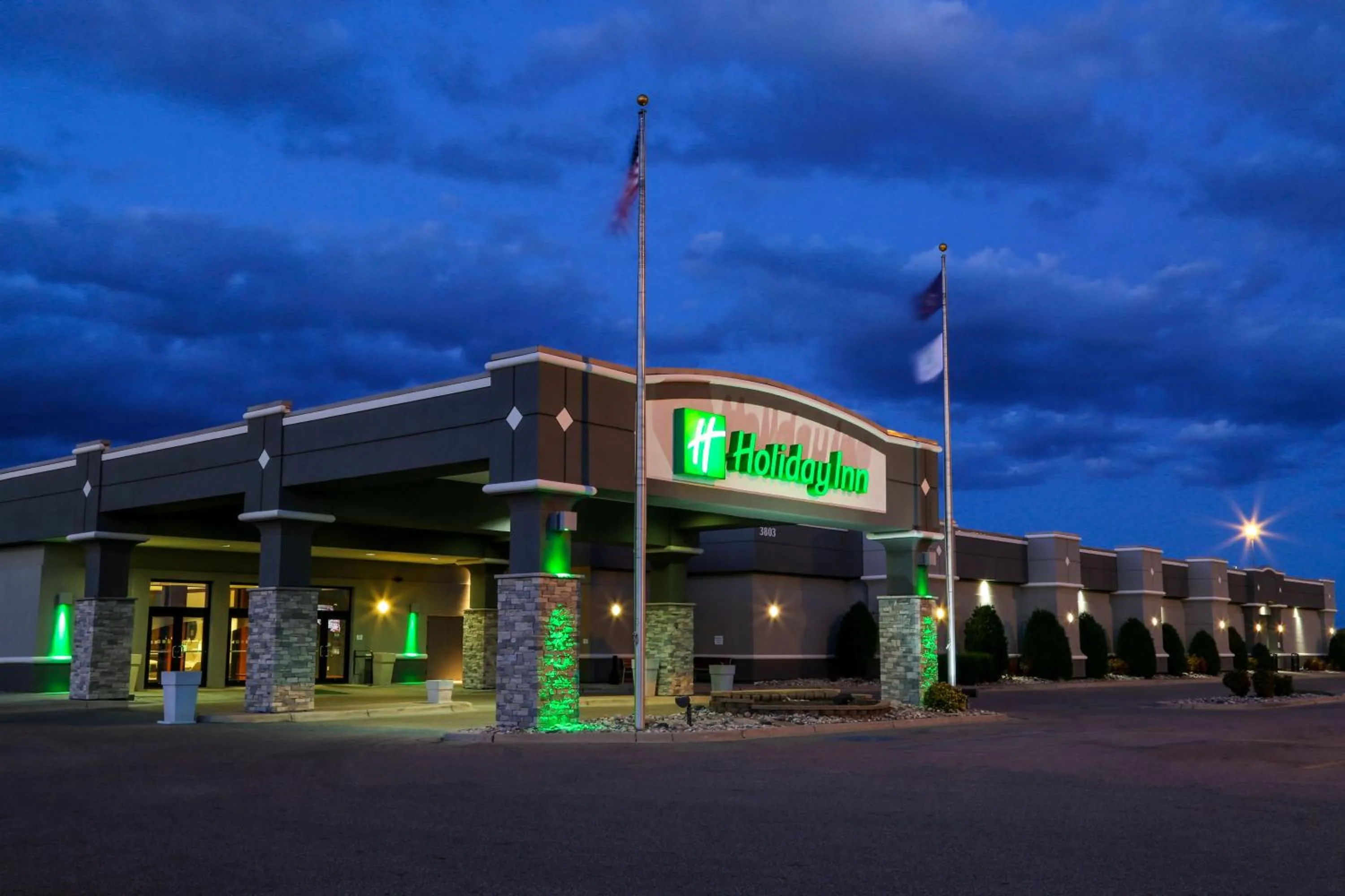 Property building in Holiday Inn Fargo by IHG