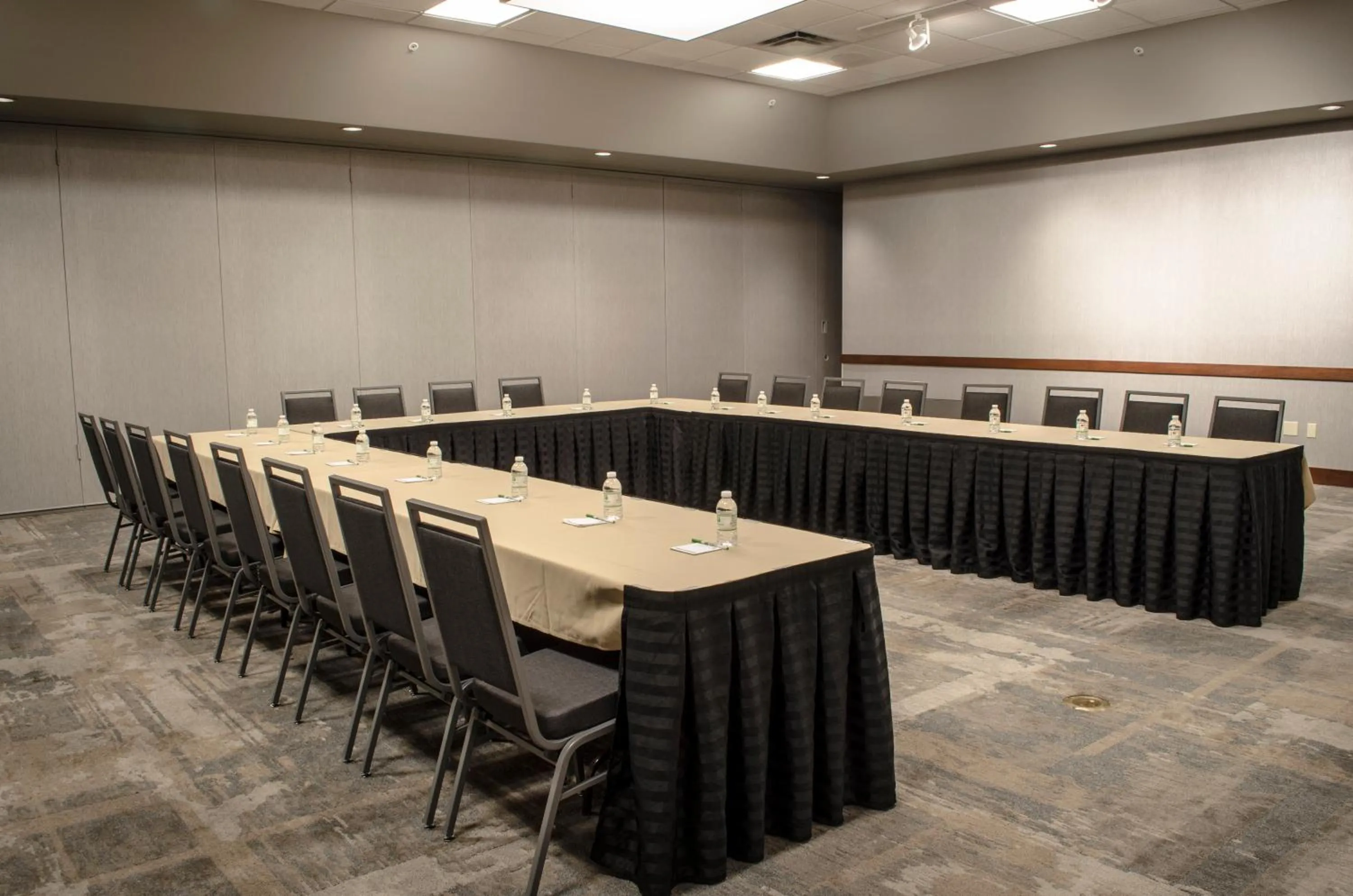 Meeting/conference room in Holiday Inn Fargo by IHG