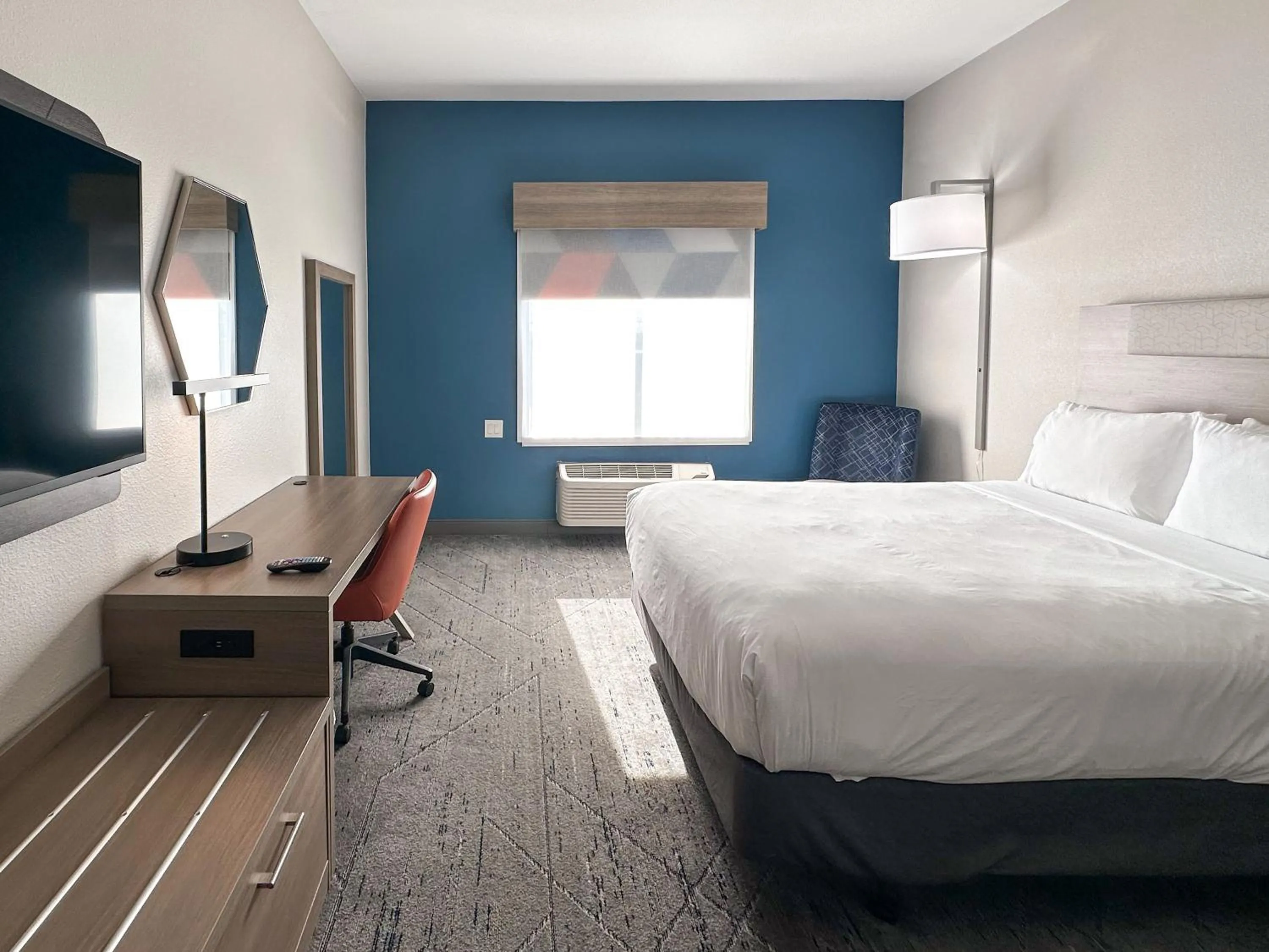 Bed in Holiday Inn Express Hotel & Suites Ennis by IHG