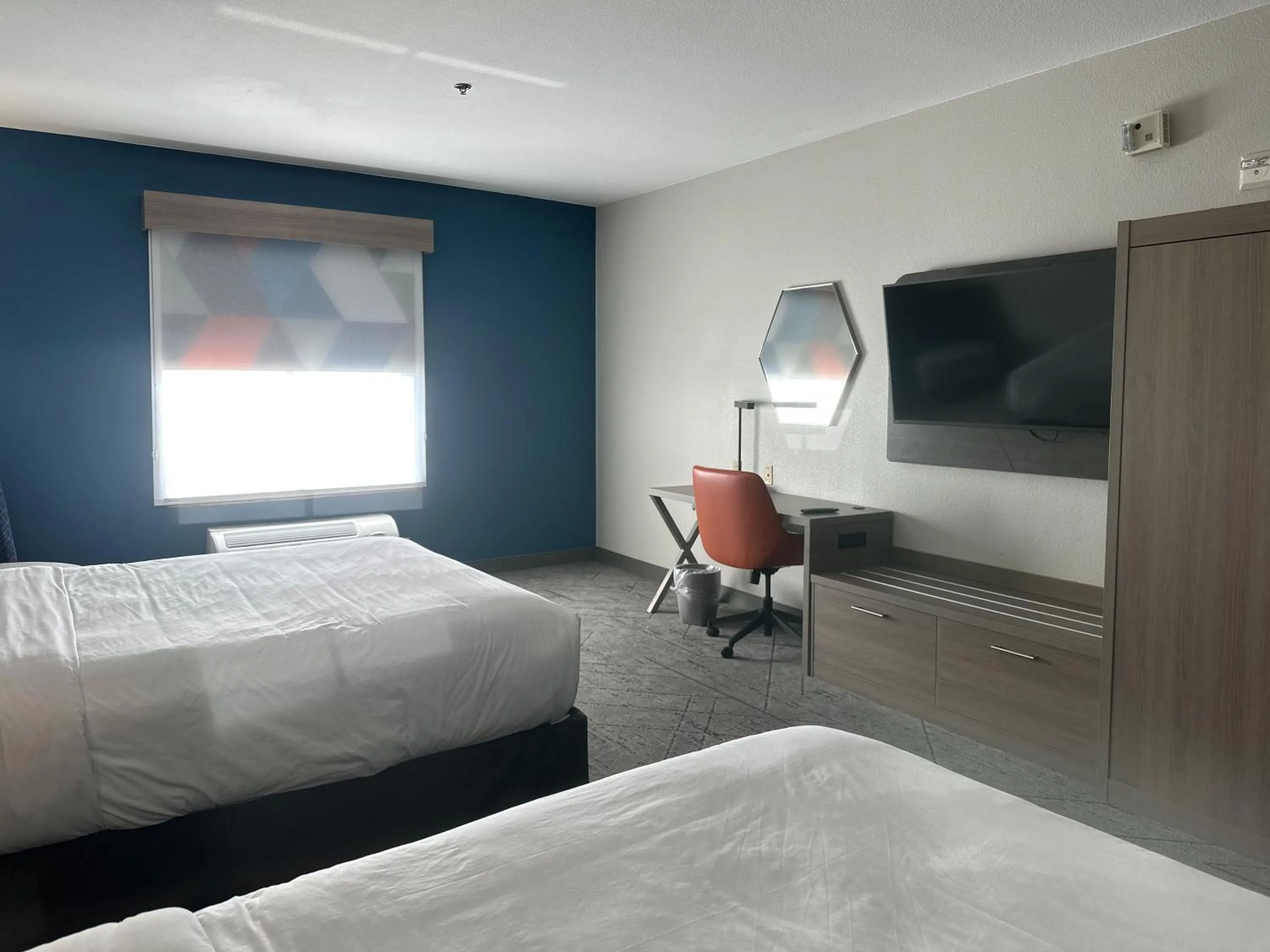 Bed in Holiday Inn Express Hotel & Suites Ennis by IHG