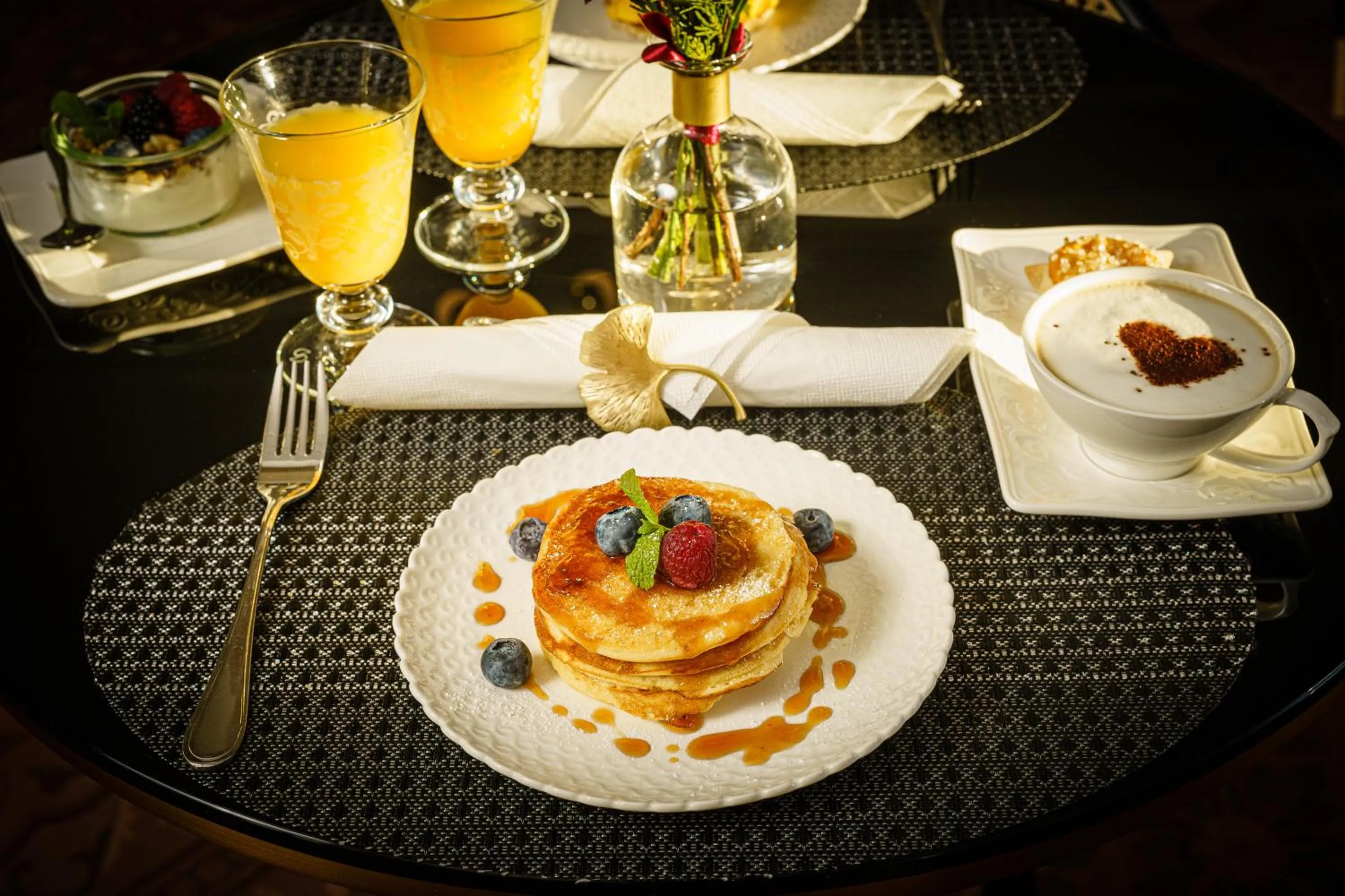 Communal lounge/ TV room in Birkin Porto 1870