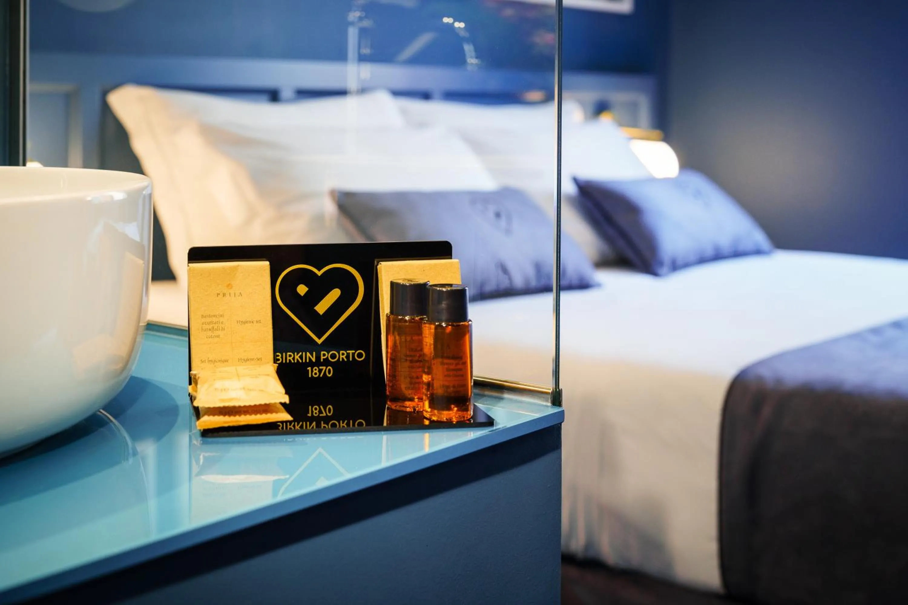 Bathroom, Bed in Birkin Porto 1870