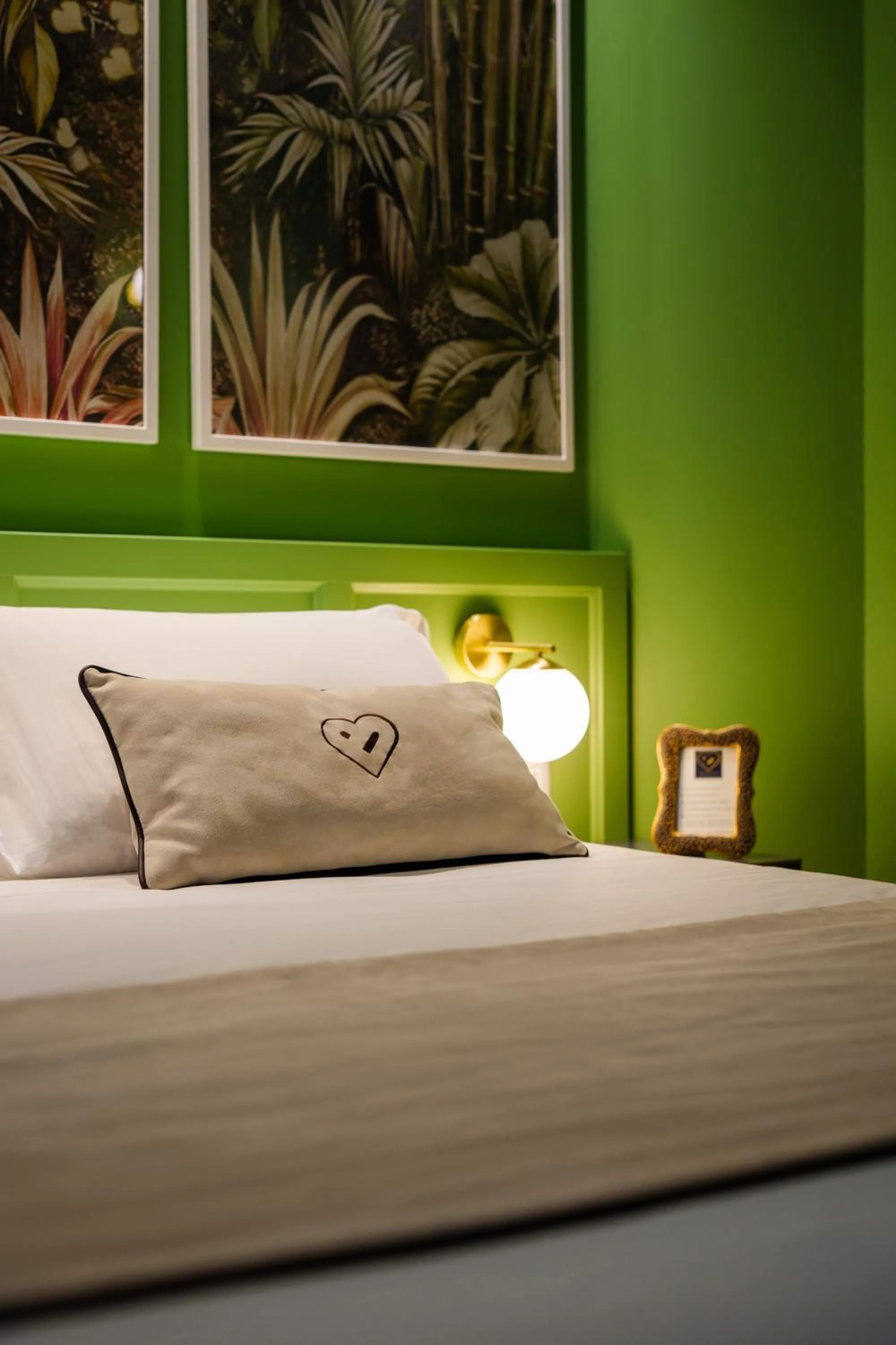 Bed in Birkin Porto 1870