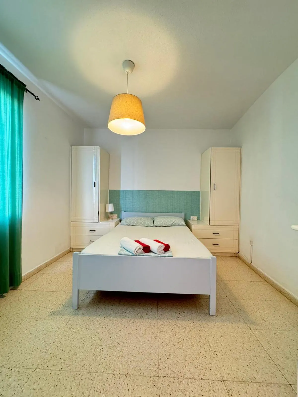 Bedroom, Bed in Sea Apartments