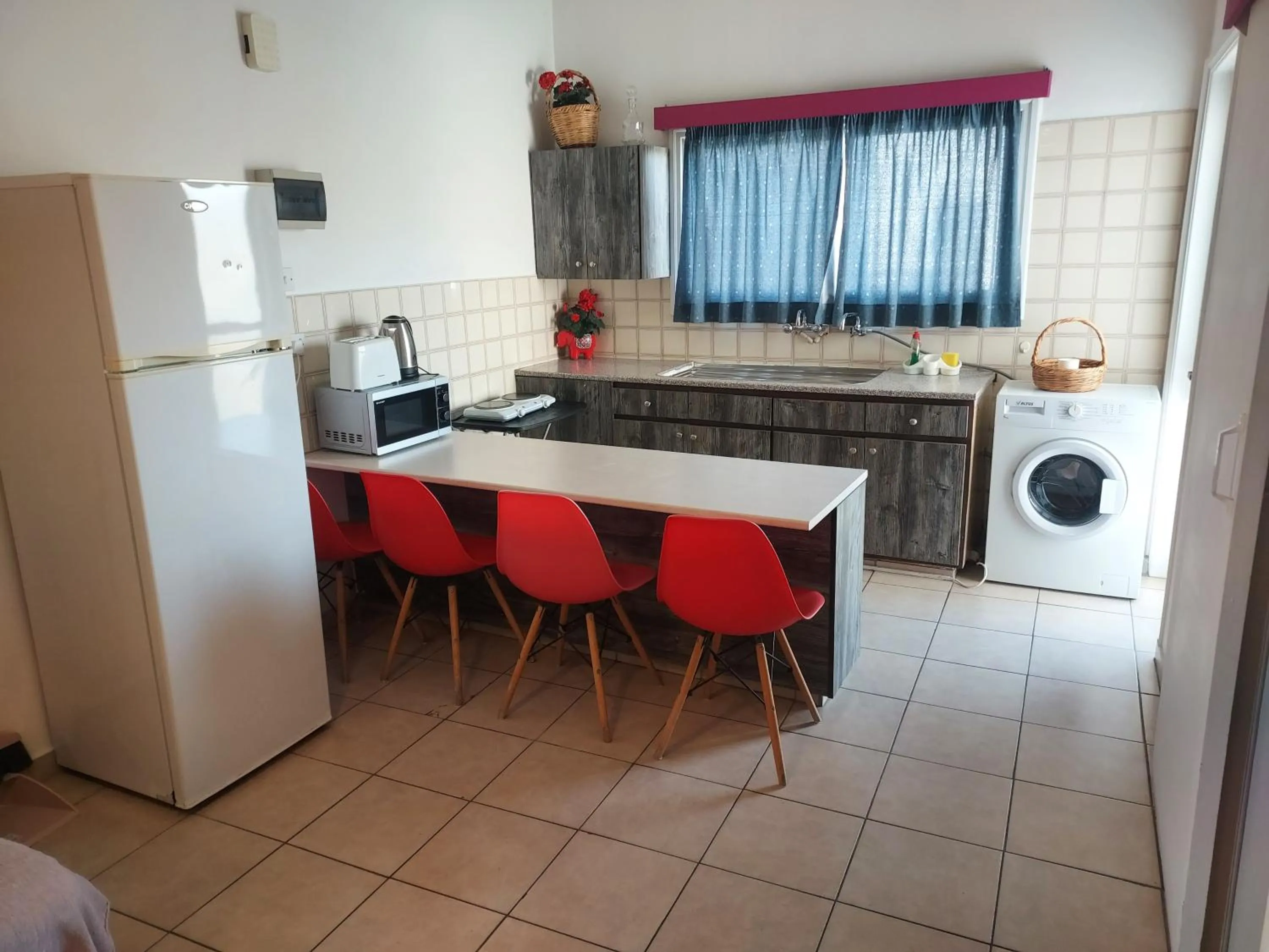 Kitchen or kitchenette in Sea Apartments