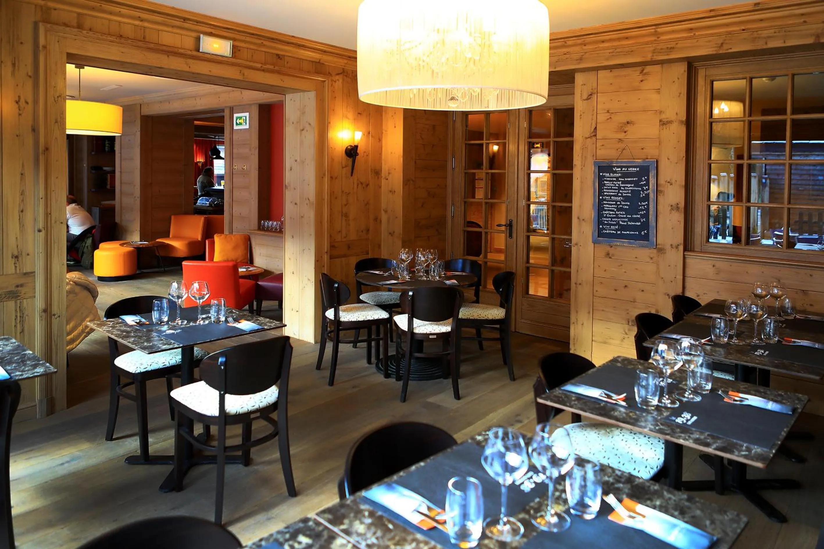 Restaurant/places to eat in Hotel Le Samoyede