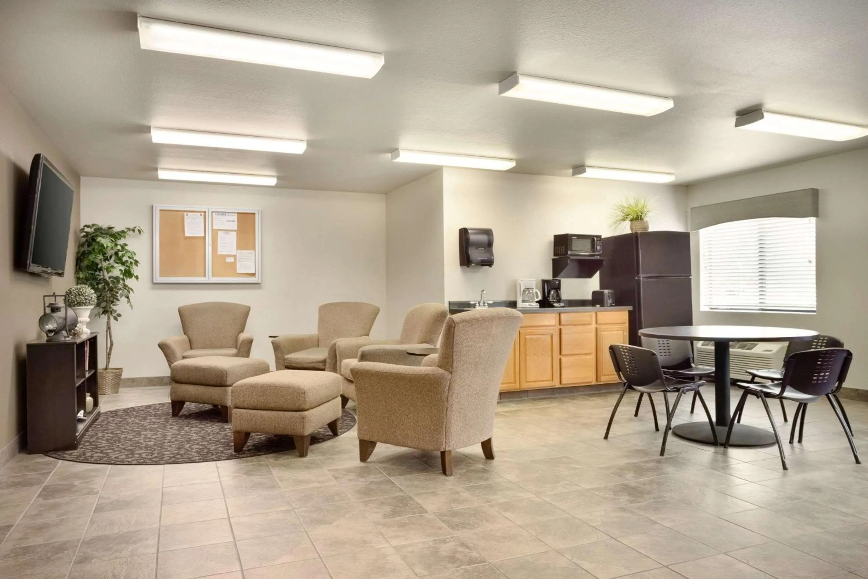 Lounge or bar in Travelodge by Wyndham Cheyenne