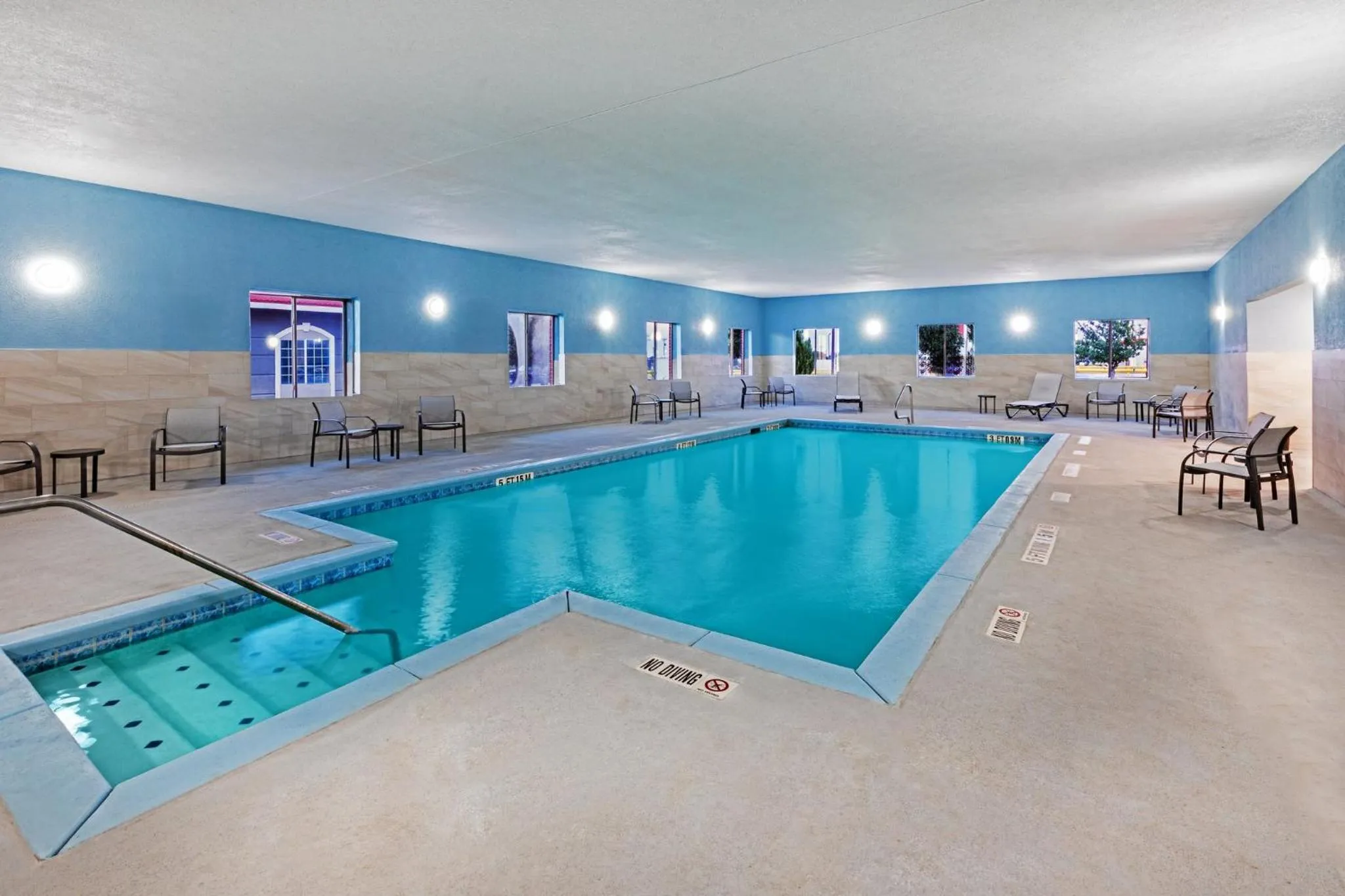 Swimming pool in Holiday Inn Express Hotel & Suites Dumas by IHG
