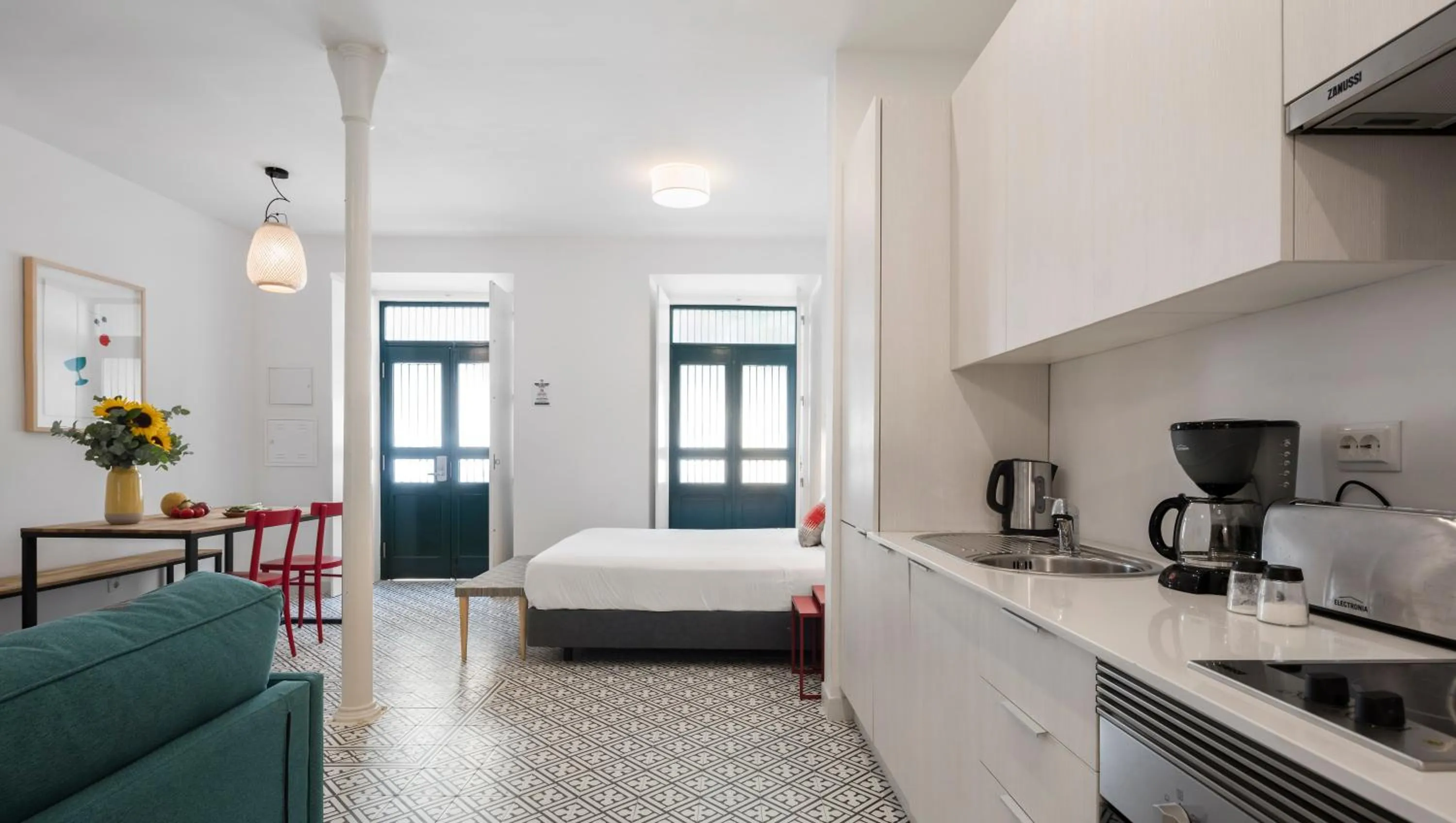 Kitchen or kitchenette in Lisbon Serviced Apartments - Castelo S. Jorge