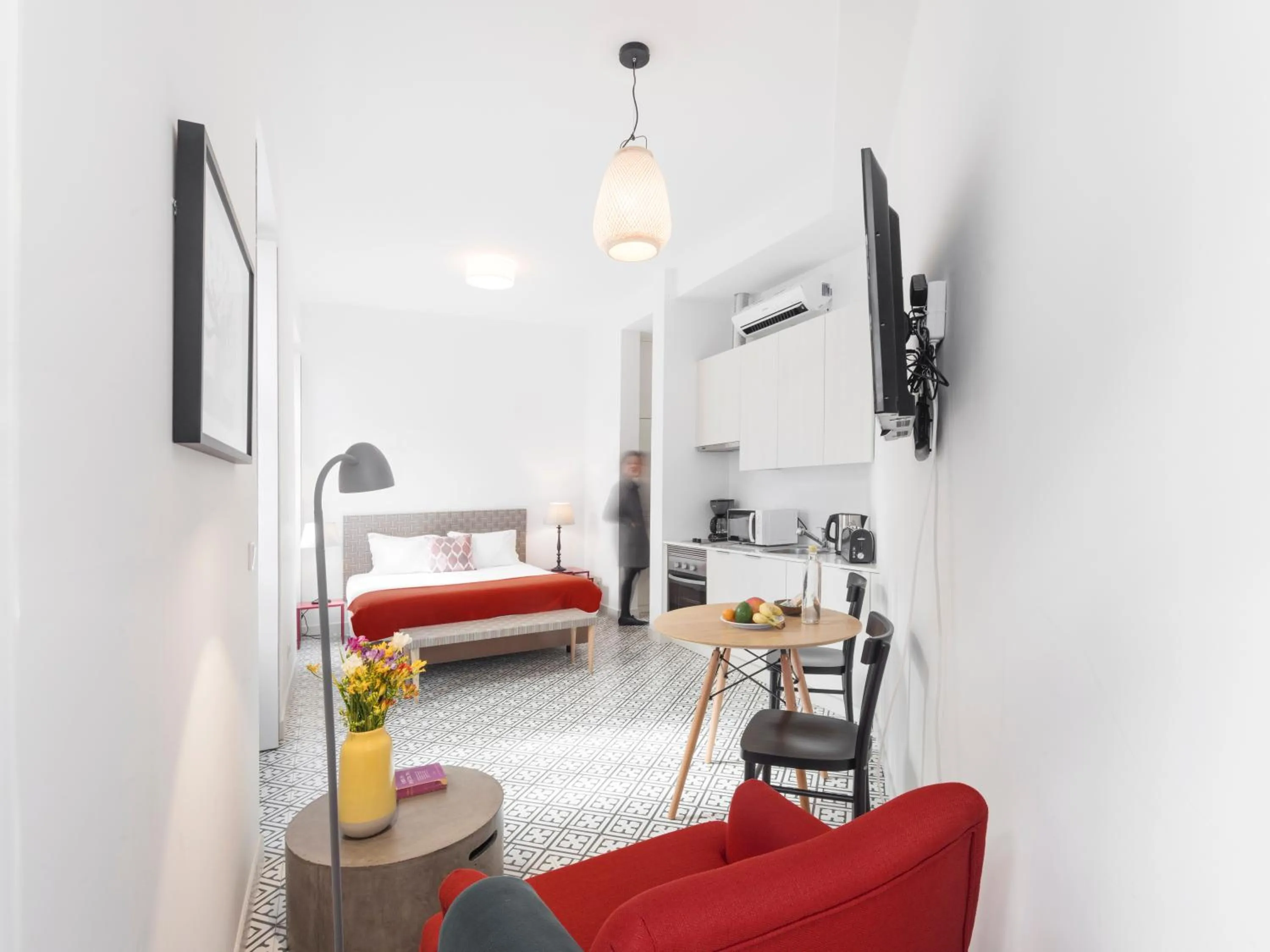 Photo of the whole room, Bed in Lisbon Serviced Apartments - Castelo S. Jorge