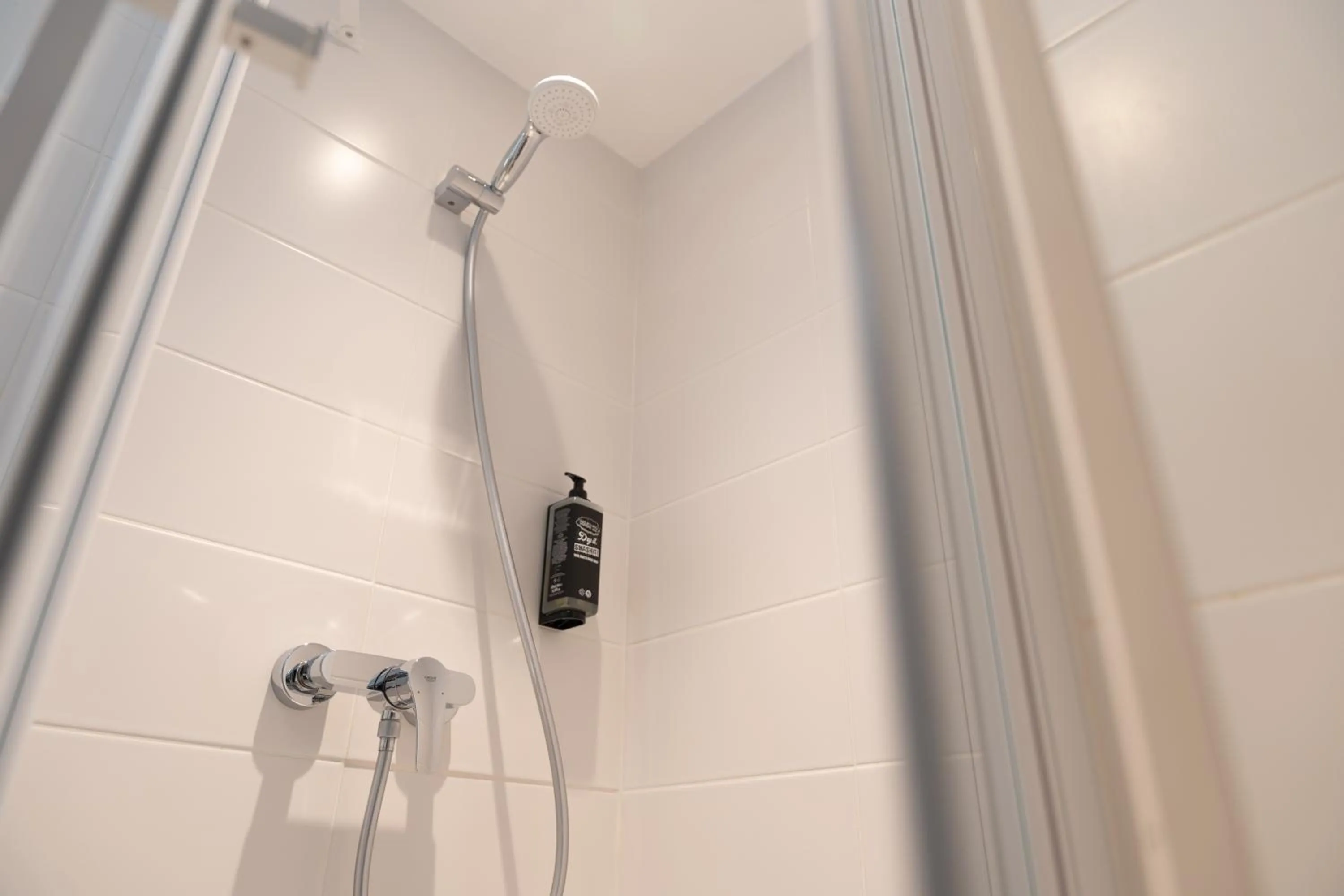 Shower in Hotel Ibis Budget Rennes Cesson