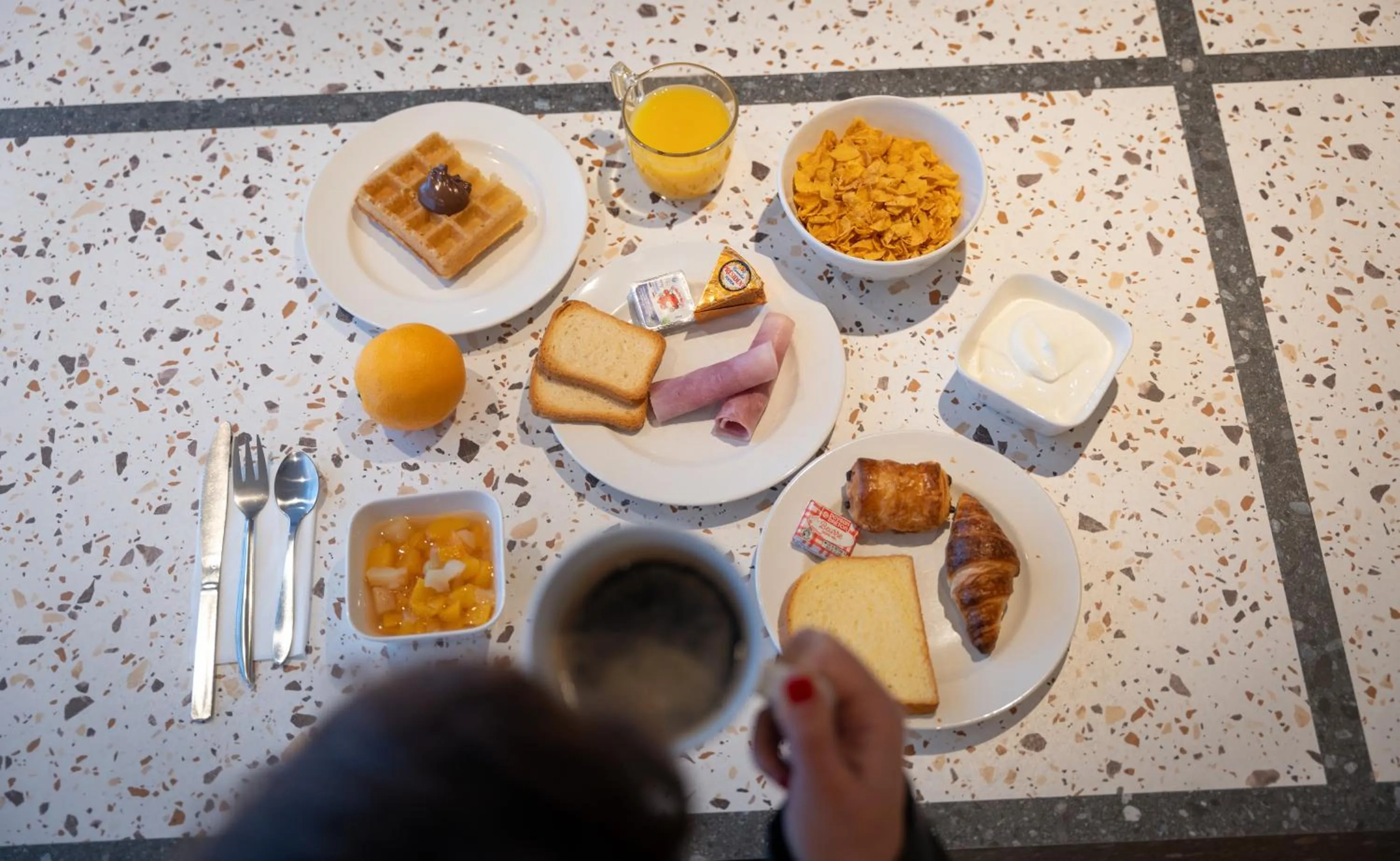 Breakfast in Hotel Ibis Budget Rennes Cesson