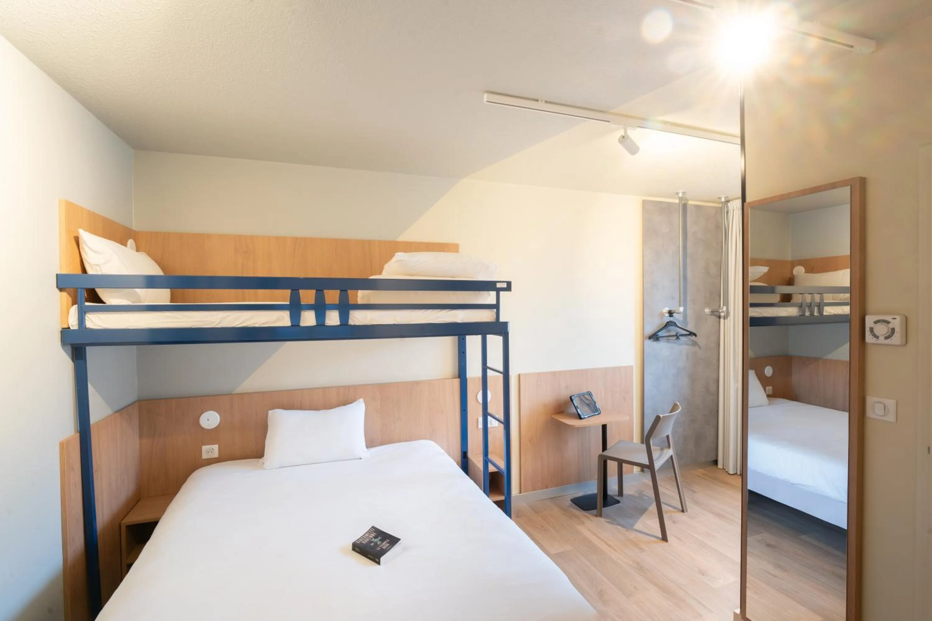 Bed in Hotel Ibis Budget Rennes Cesson